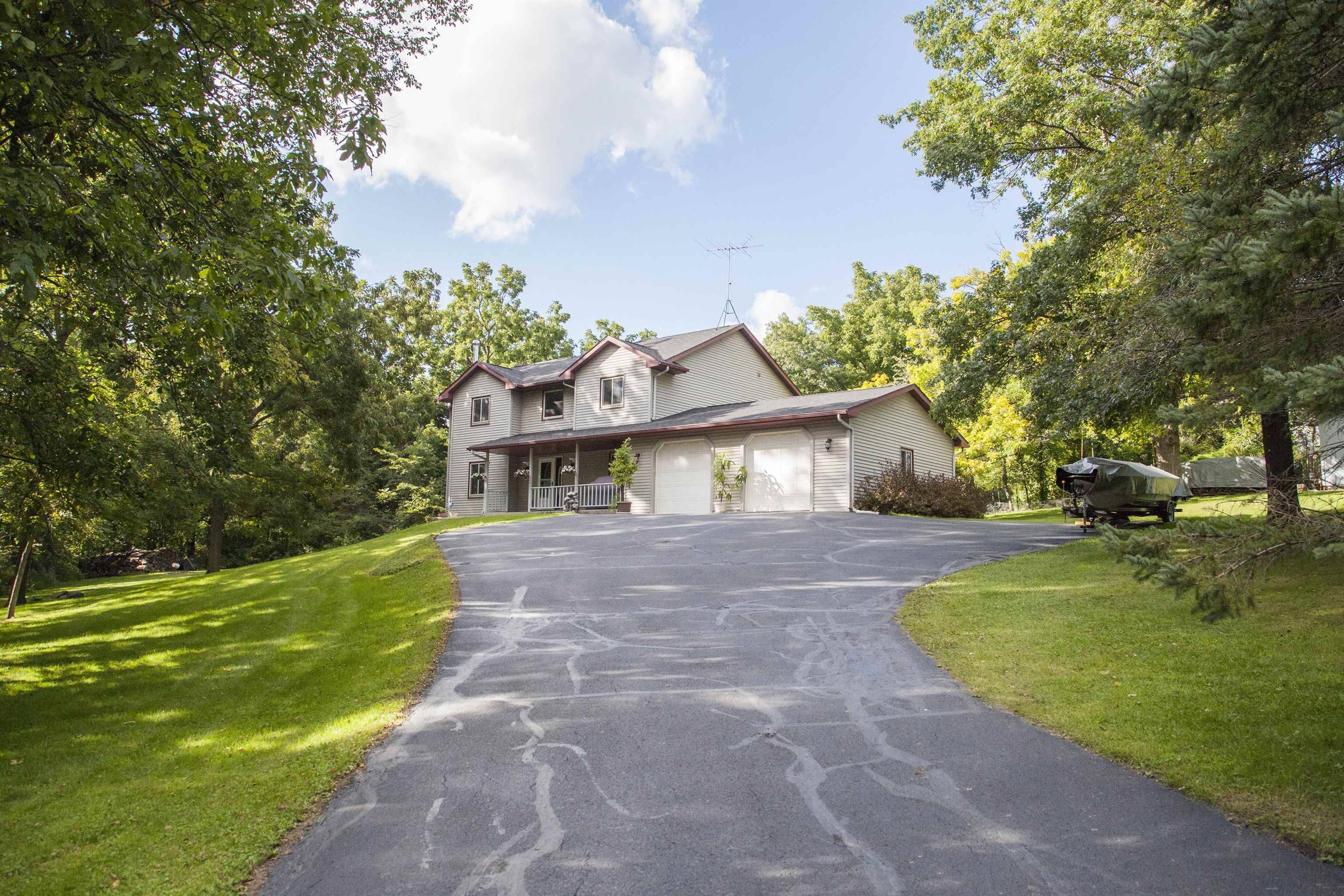 Dodgeville, WI 53533,4302 Green Leaf Drive