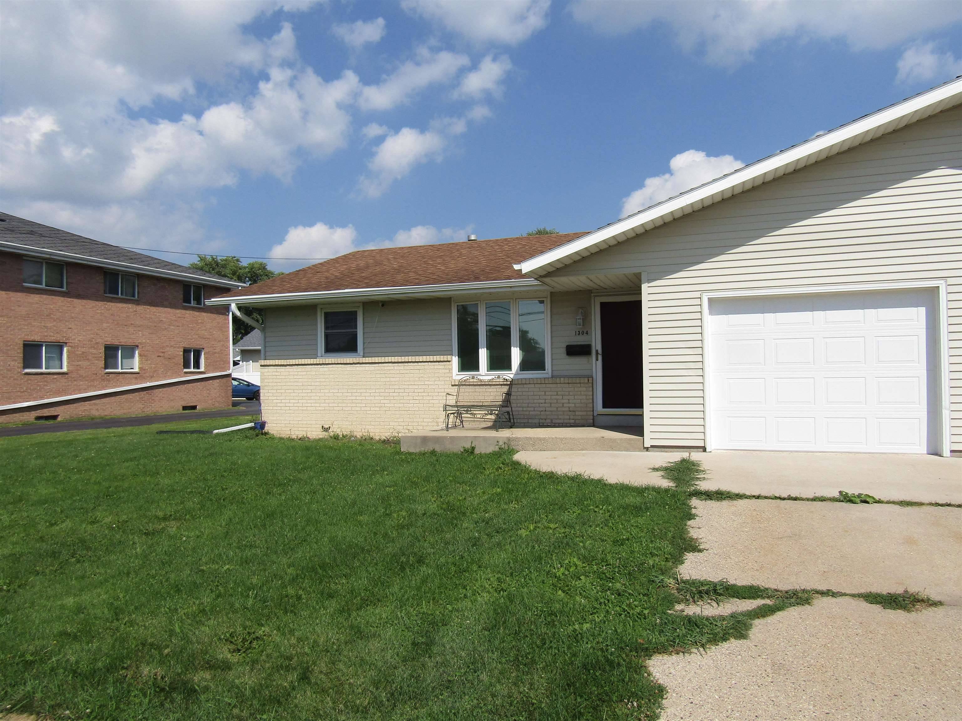 Janesville, WI 53545,1304 N Randall Avenue #B