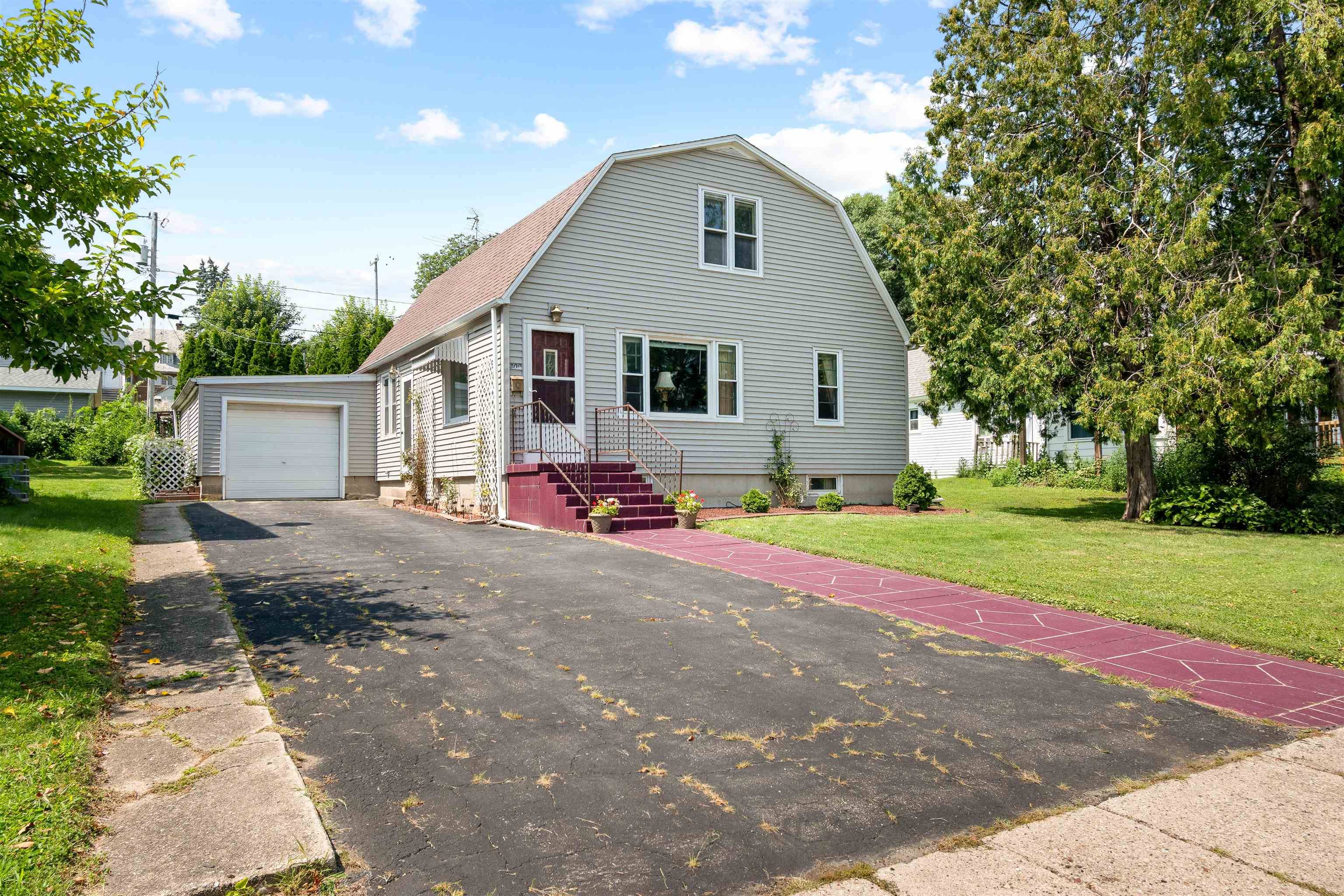 Jefferson, WI 53549,309 N High Avenue