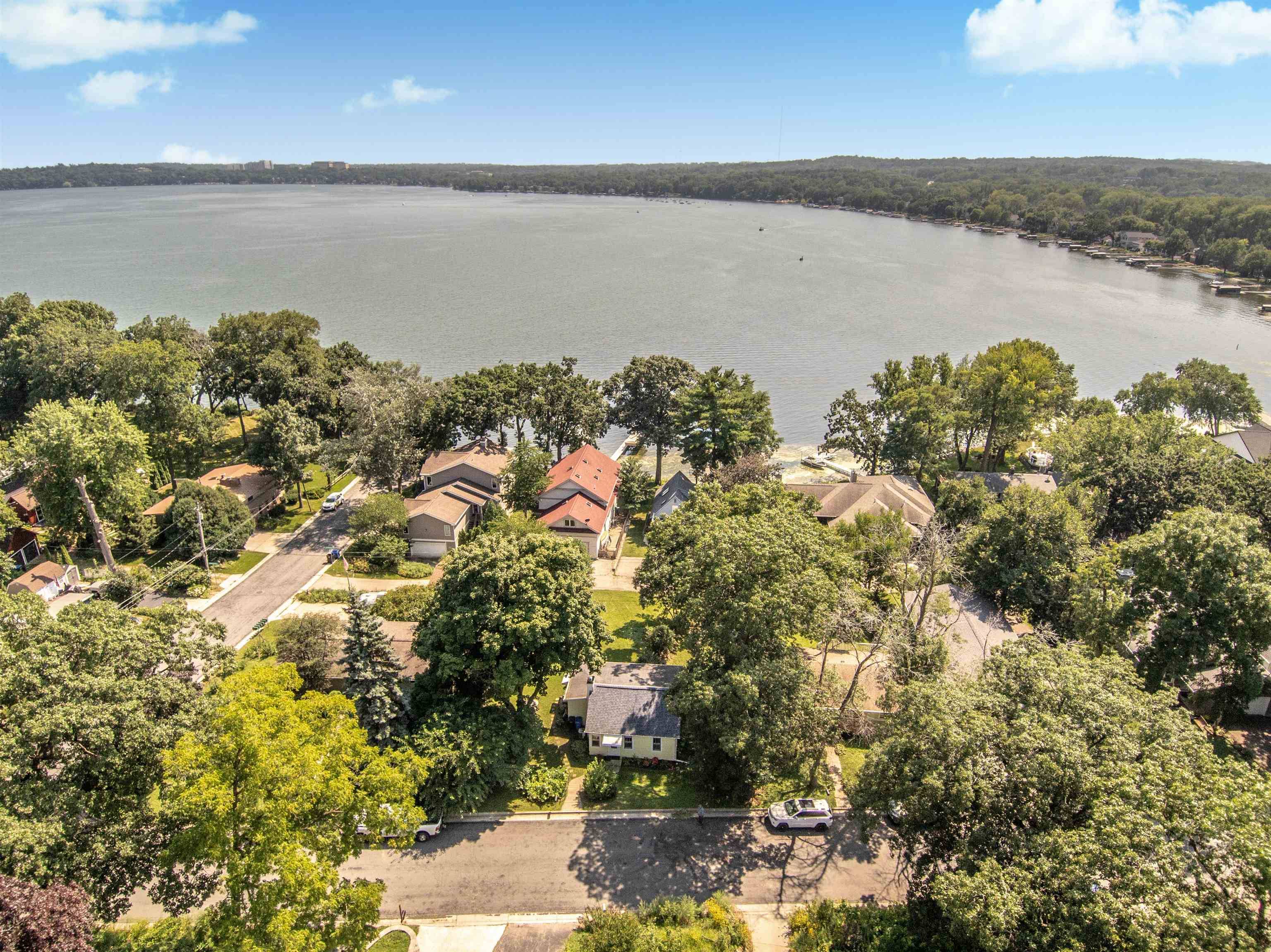 Middleton, WI 53562,5805 Roosevelt Street