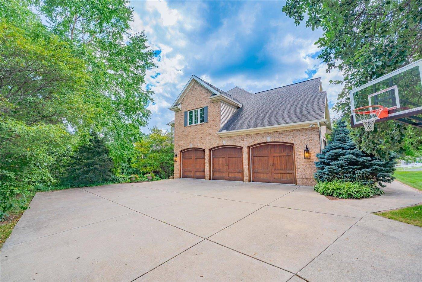 Waunakee, WI 53597,5556 SURREY Lane