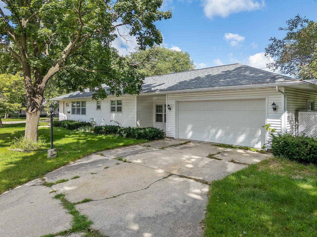 Portage, WI 53913,303 Highland Avenue