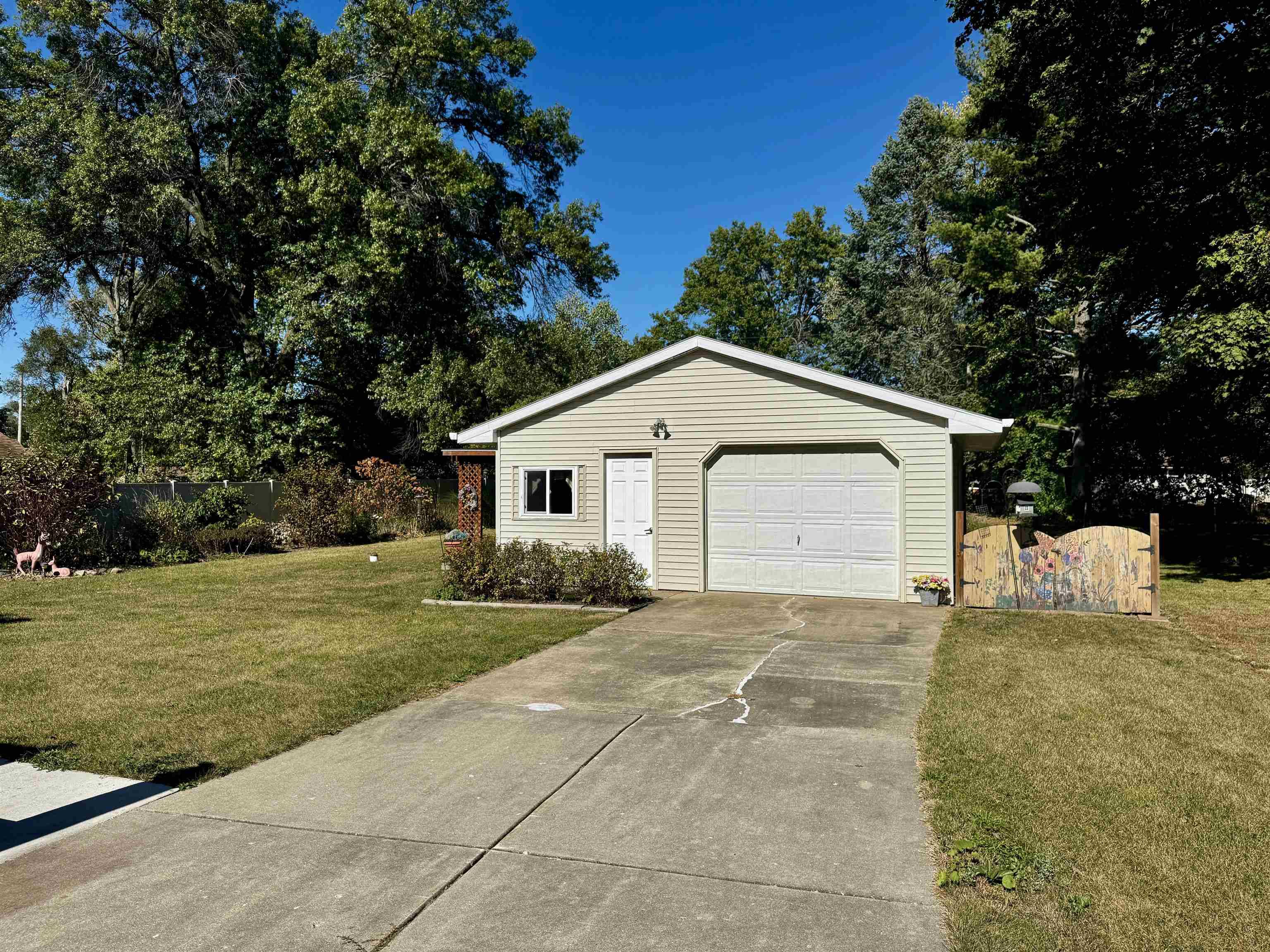 Beloit, WI 53511,737 E Briar Lane
