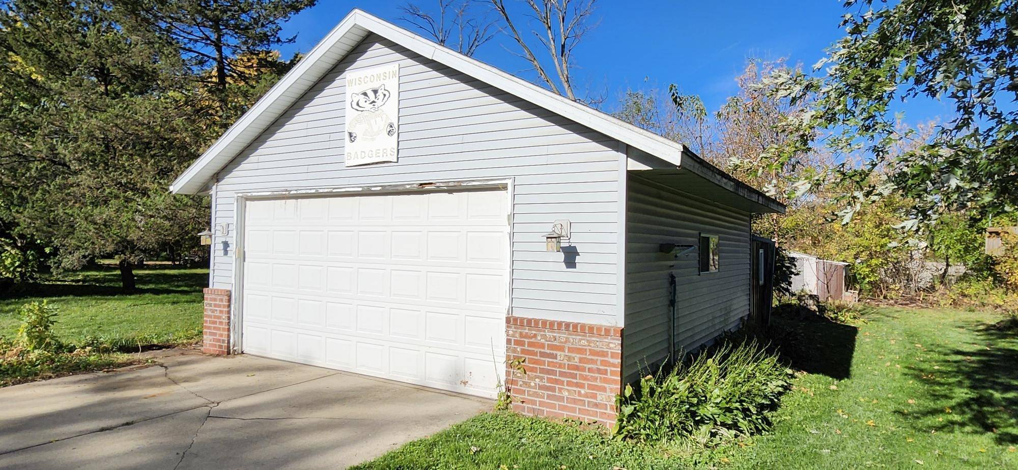 Columbus, WI 53925,144 Waterloo Street