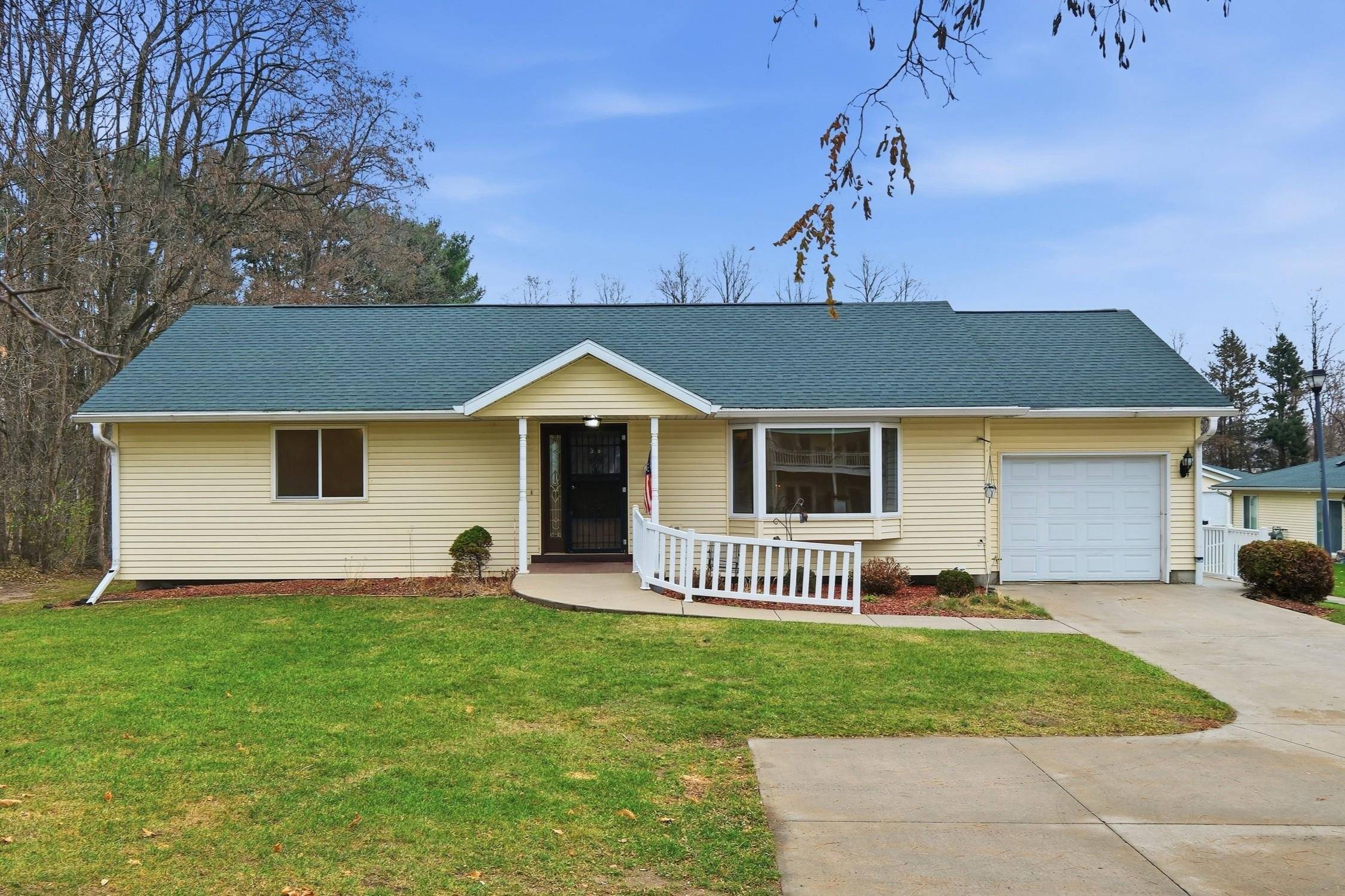 Reedsburg, WI 53959,305 Mack Drive #9