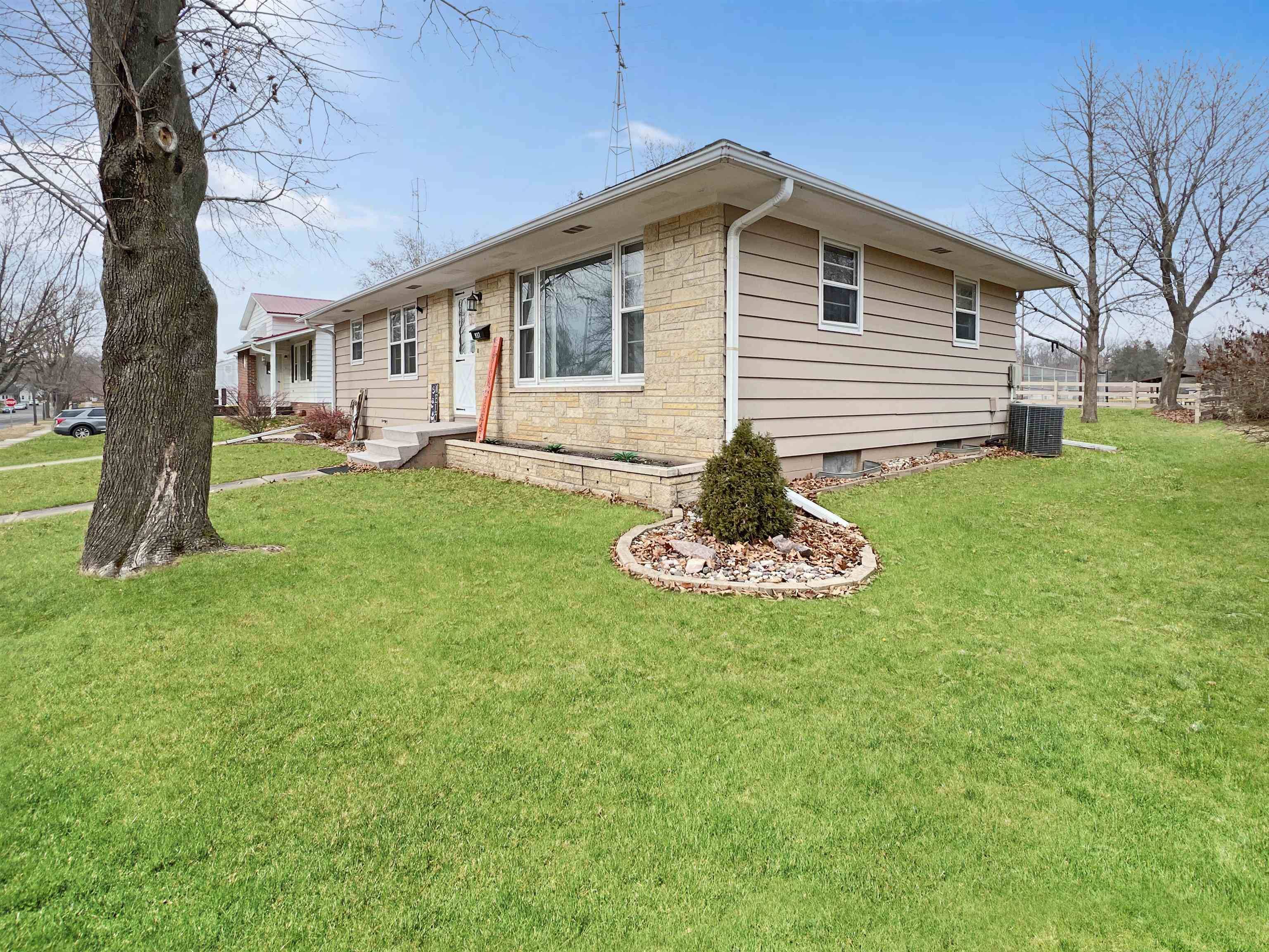 Reedsburg, WI 53959,937 Seymour Street