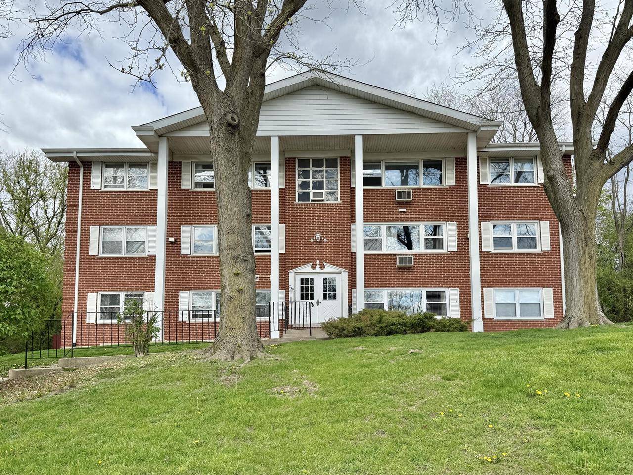 Lake Geneva, WI 53147,235 Country Club Drive #1B