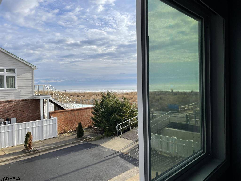 Ventnor, NJ 08406,5300 Boardwalk #105