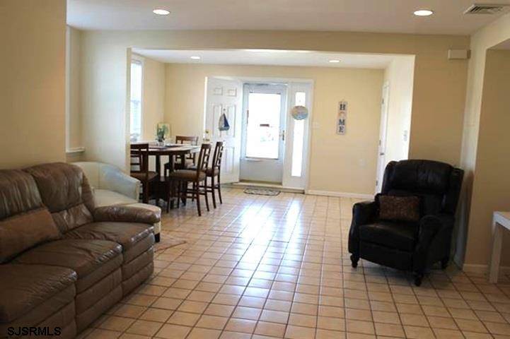Ventnor, NJ 08406,7115 Monmouth Ave