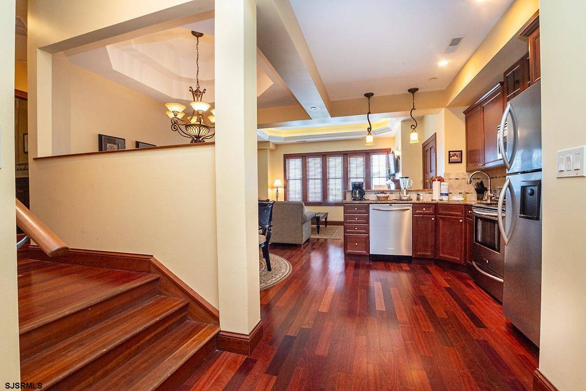 Ocean City, NJ 08226,719 E 11th #206