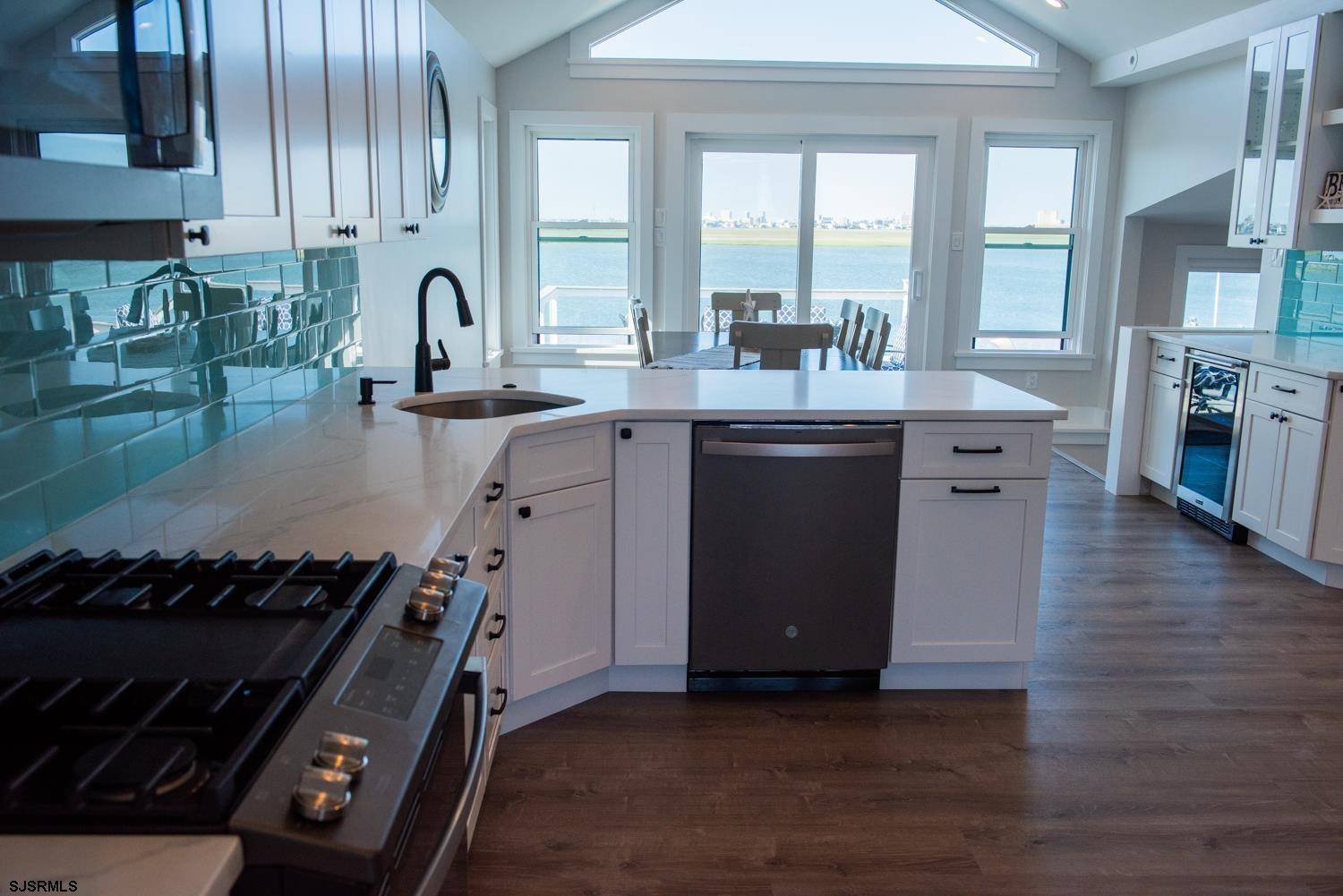 Brigantine, NJ 08203,706 W Shore Dr