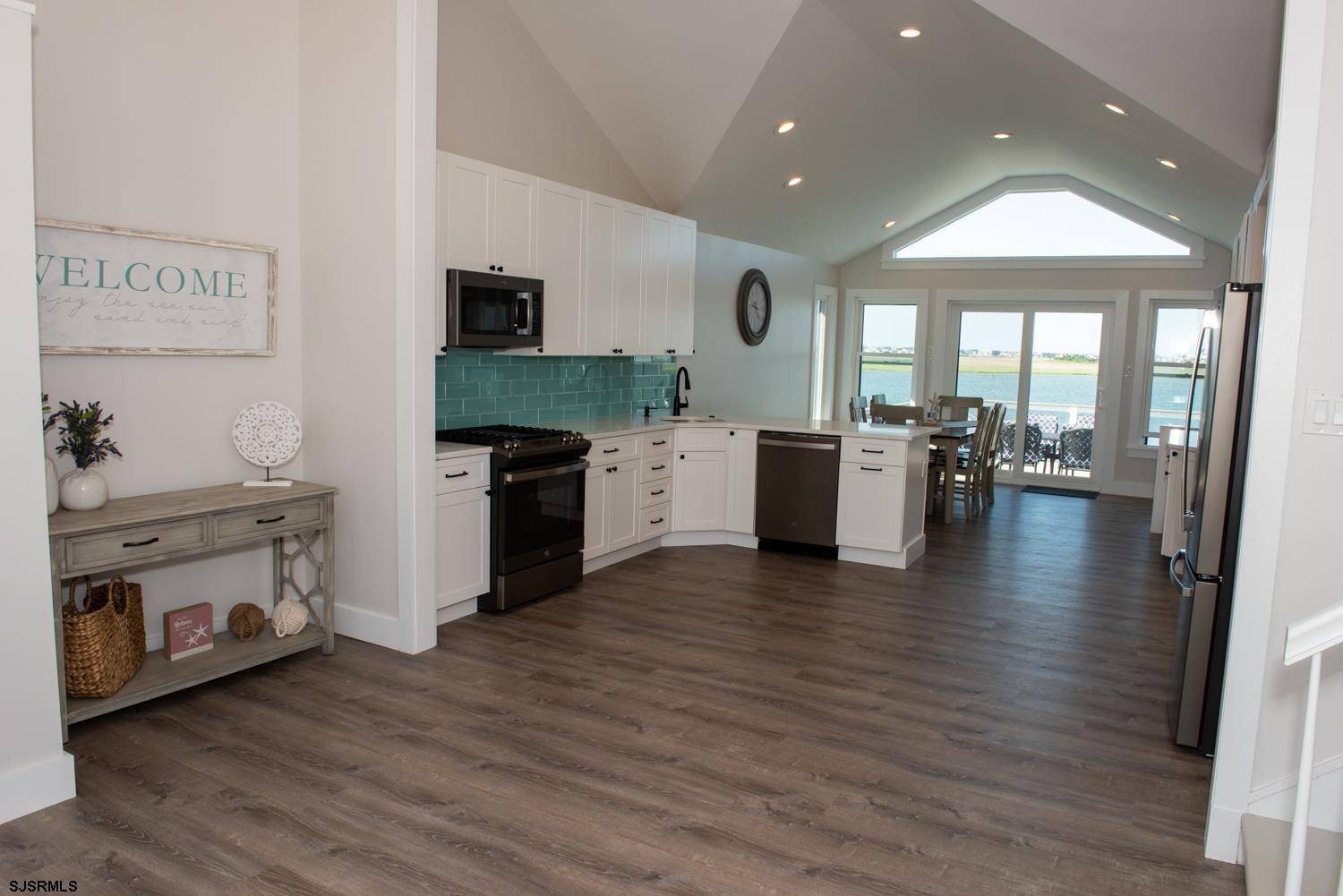 Brigantine, NJ 08203,706 W Shore Dr