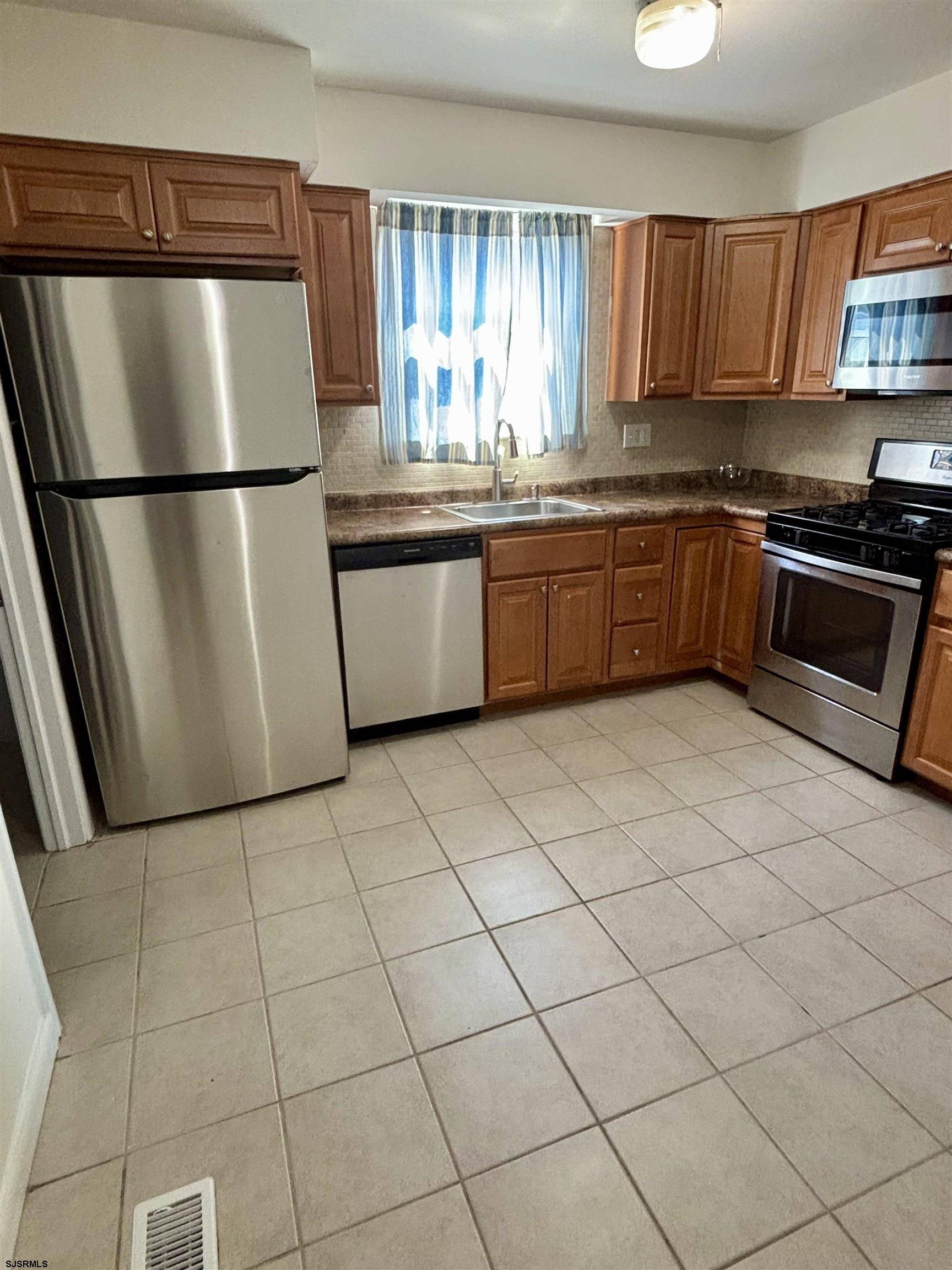 Ventnor, NJ 08406,340 Hampshire Dr Dr
