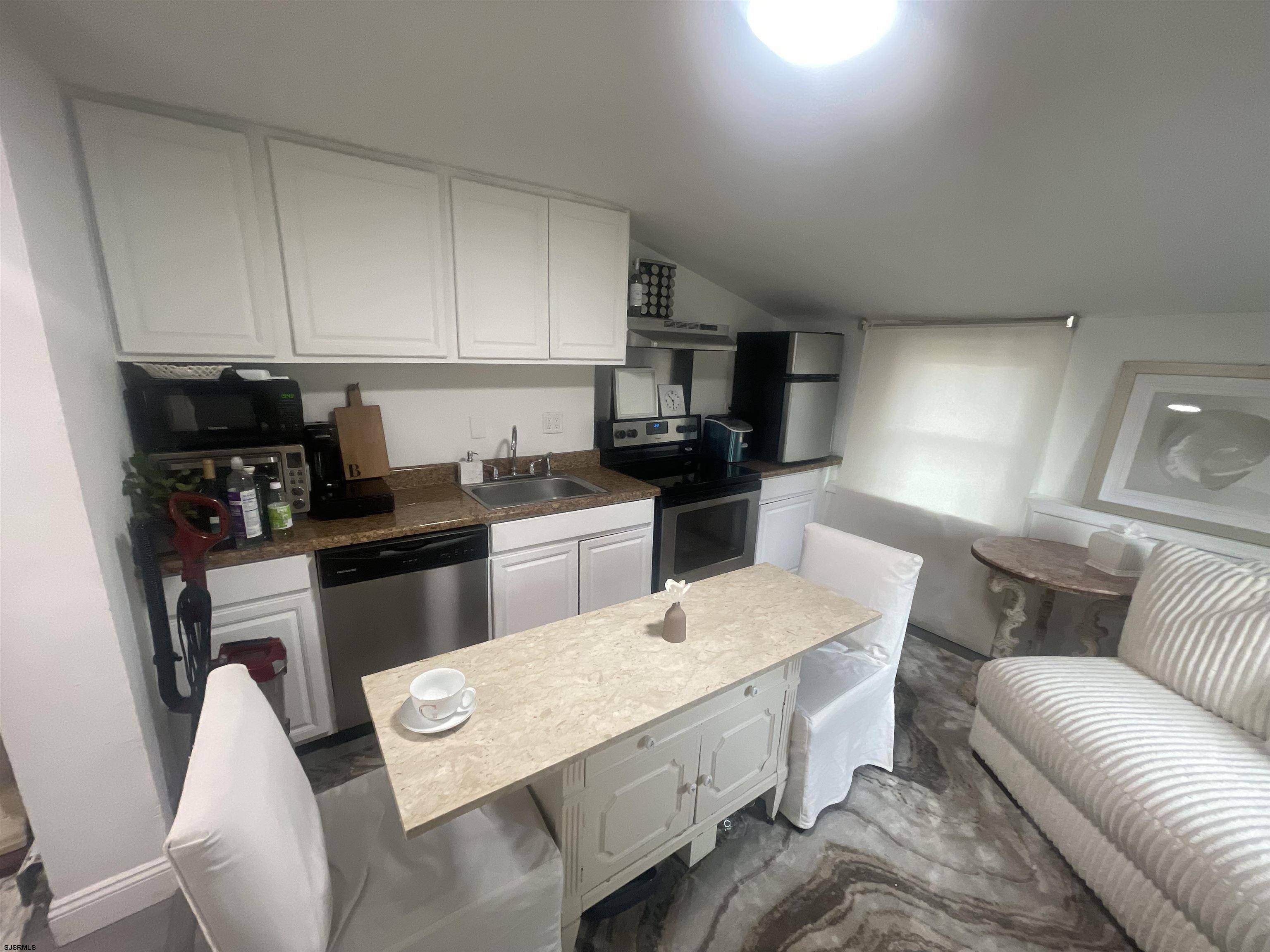 Somers Point, NJ 08244,27 E Pierson Ave