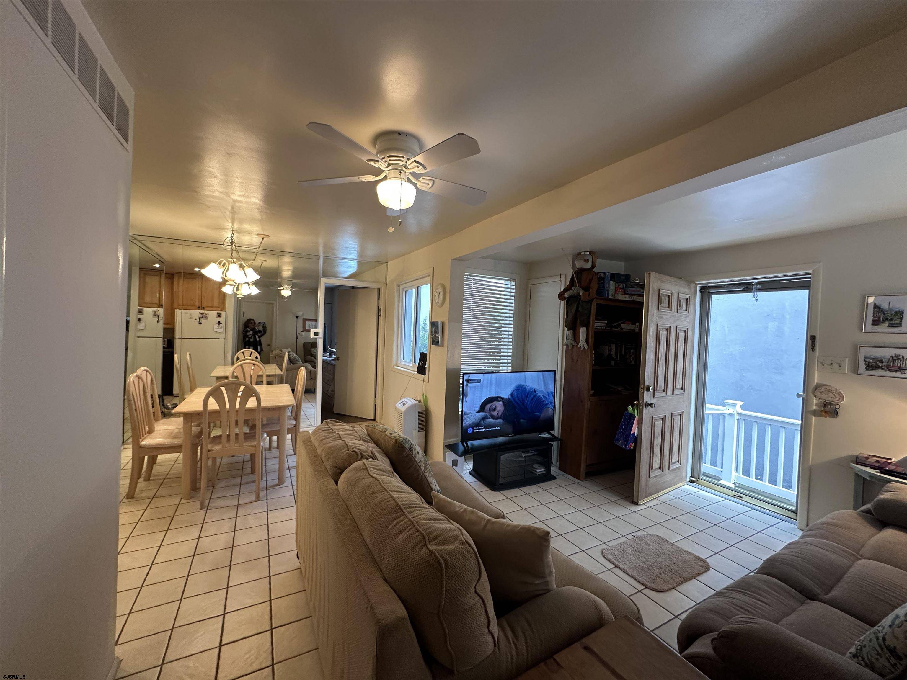 Margate, NJ 08402-9999,33 S Benson Ave