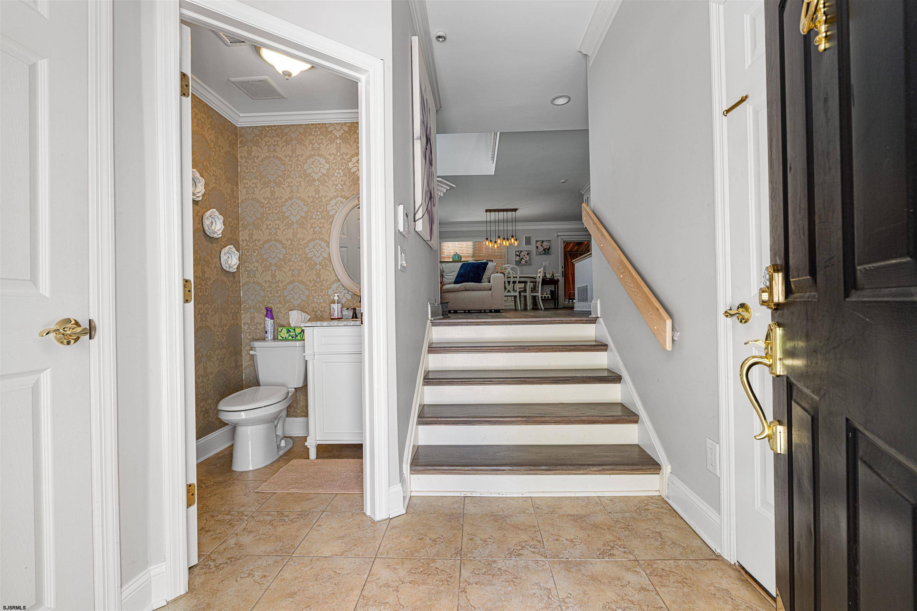 Linwood, NJ 08221,105 Garden Court #105