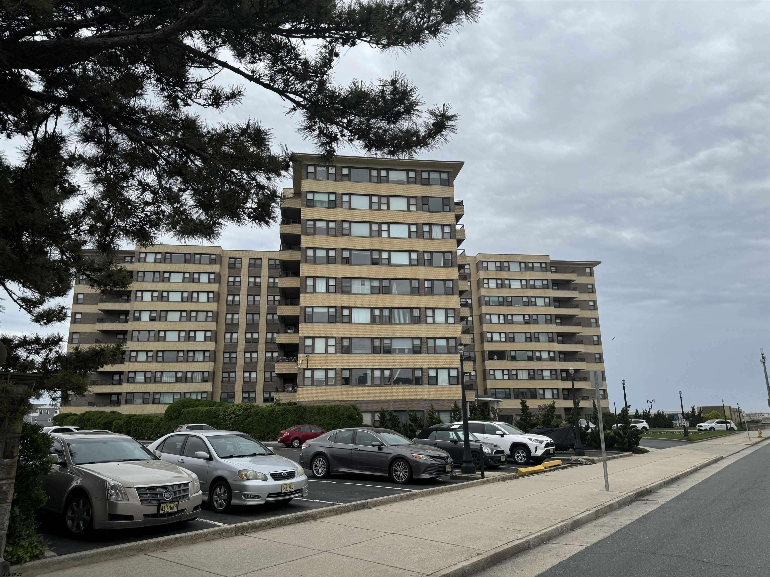 Atlantic City, NJ 08401-0000,101 S Raleigh