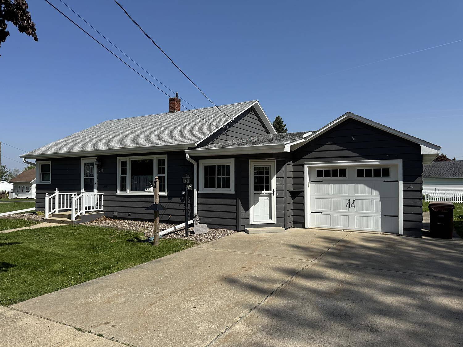 Lanark, IL 61046,223 W Leland Street
