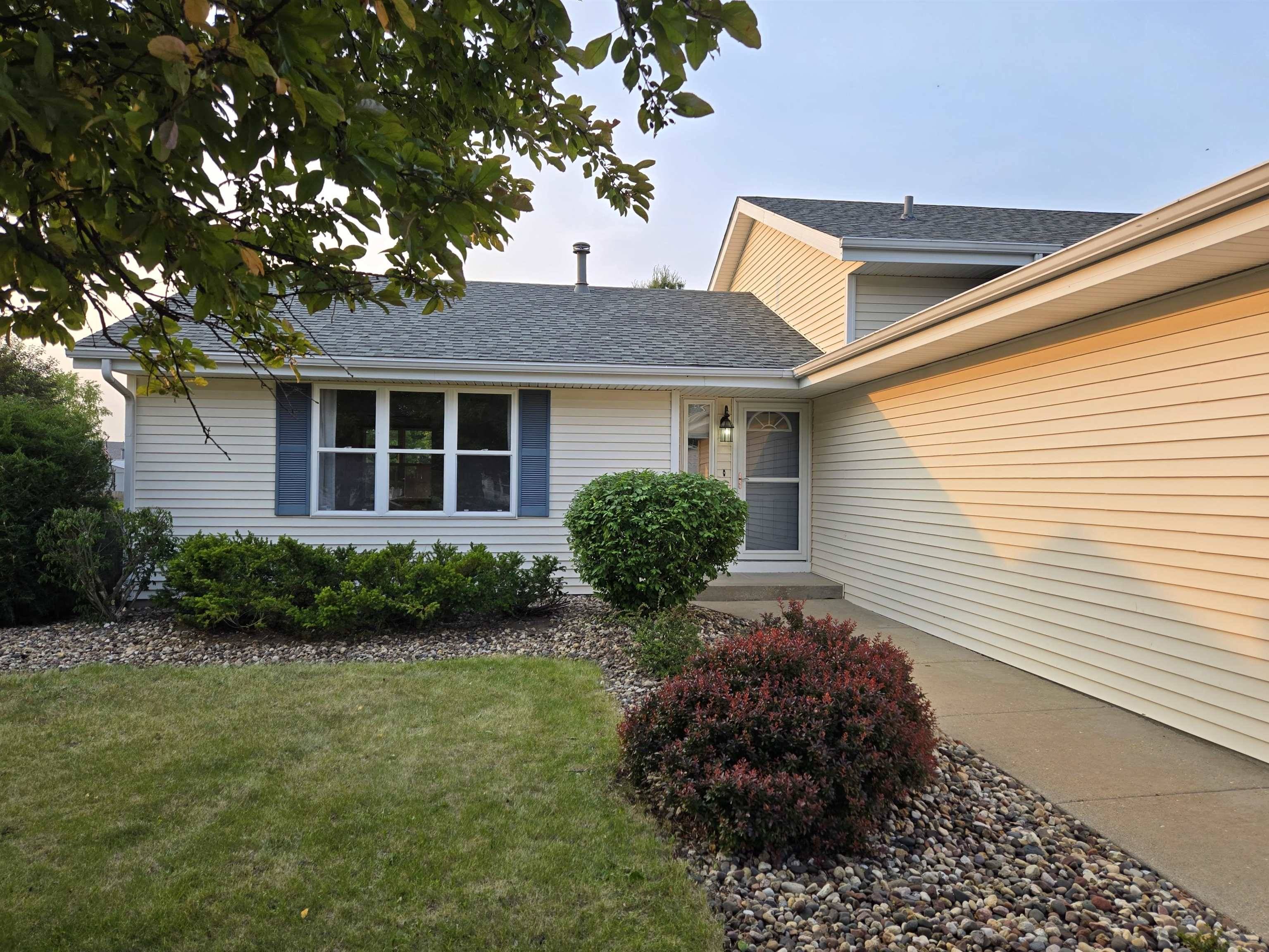 Roscoe, IL 61073,631 ANGELICA Lane