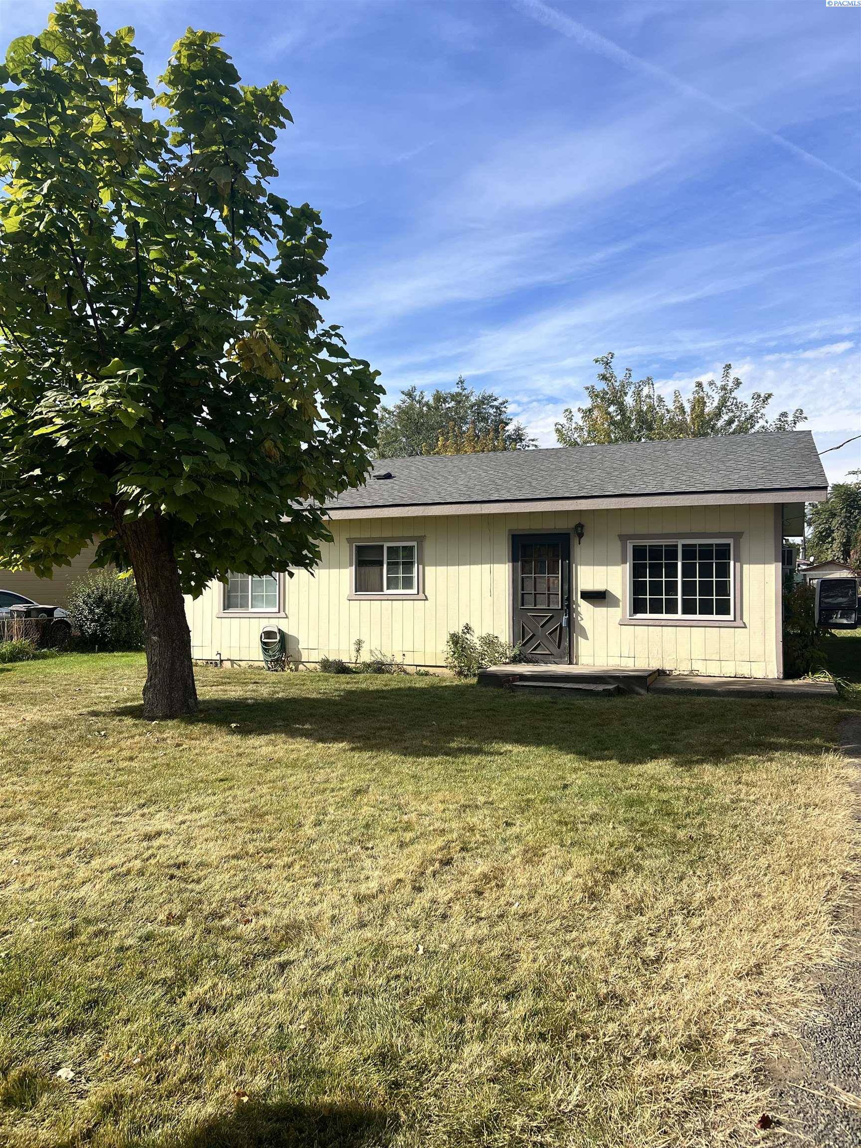 Toppenish, WA 98948,507 N Date St