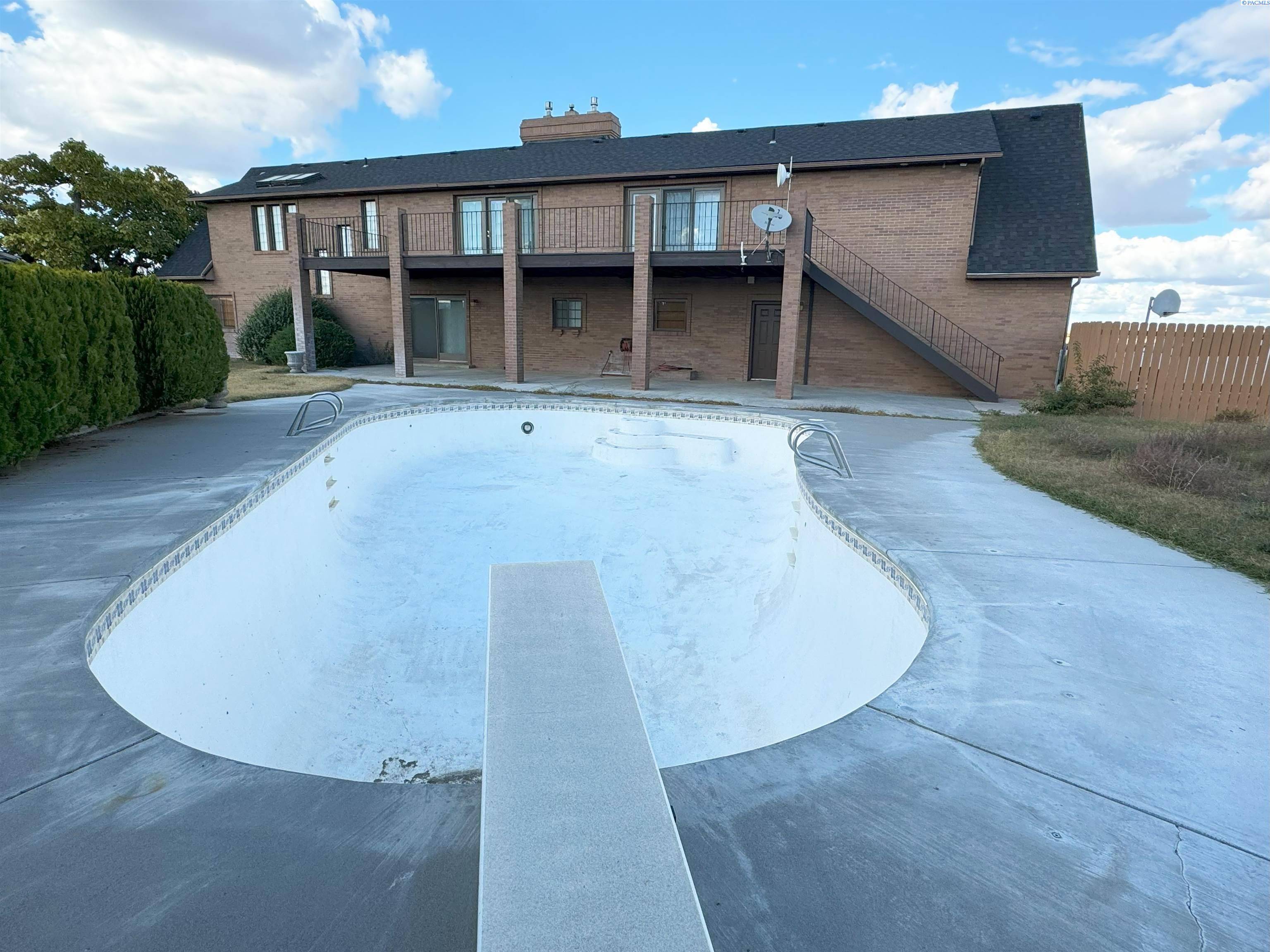 Burbank, WA 99323-0000,14787 Dodd Road (farm)