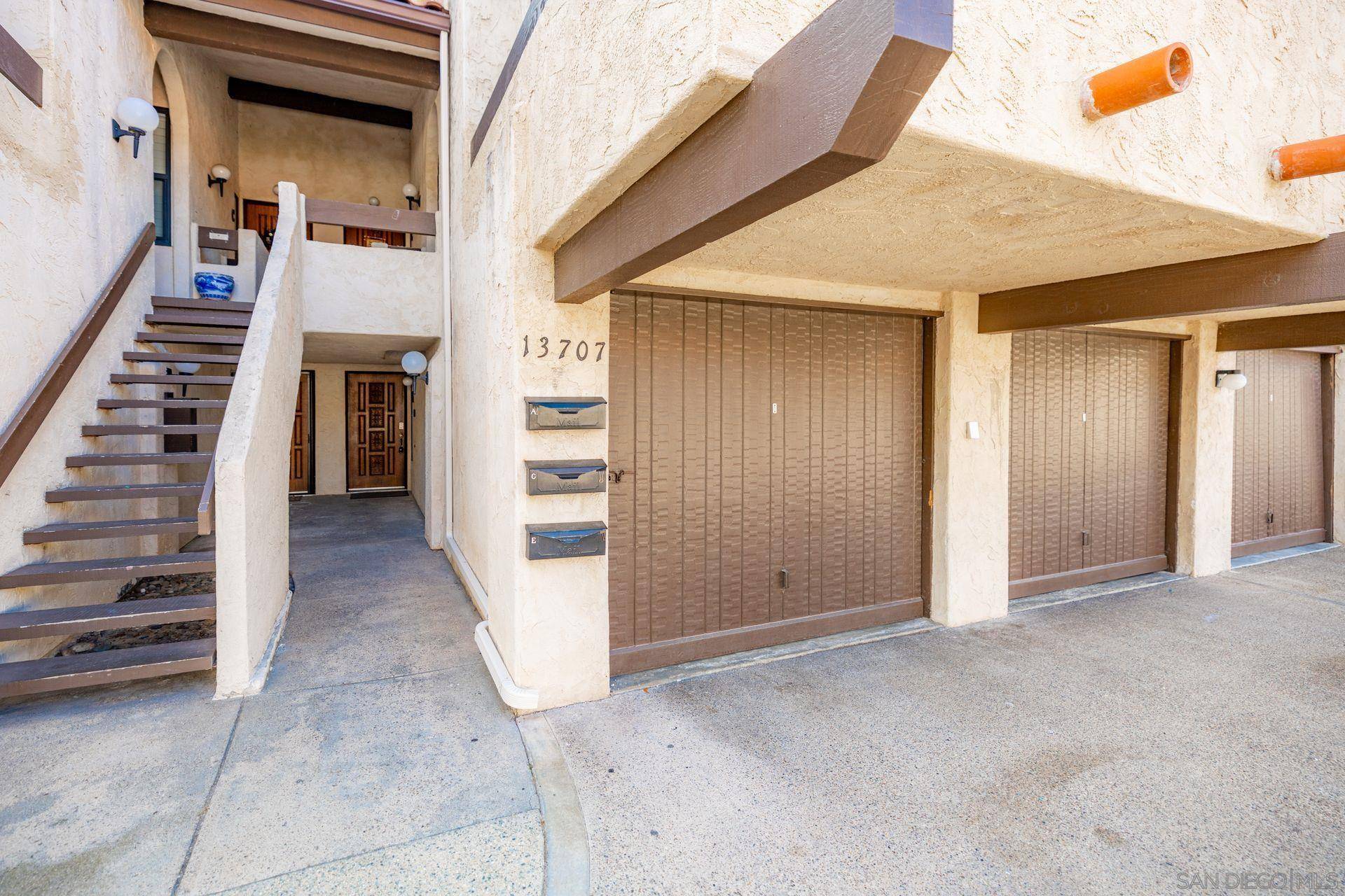 Del Mar, CA 92014,13707 Ruette Le Parc #A