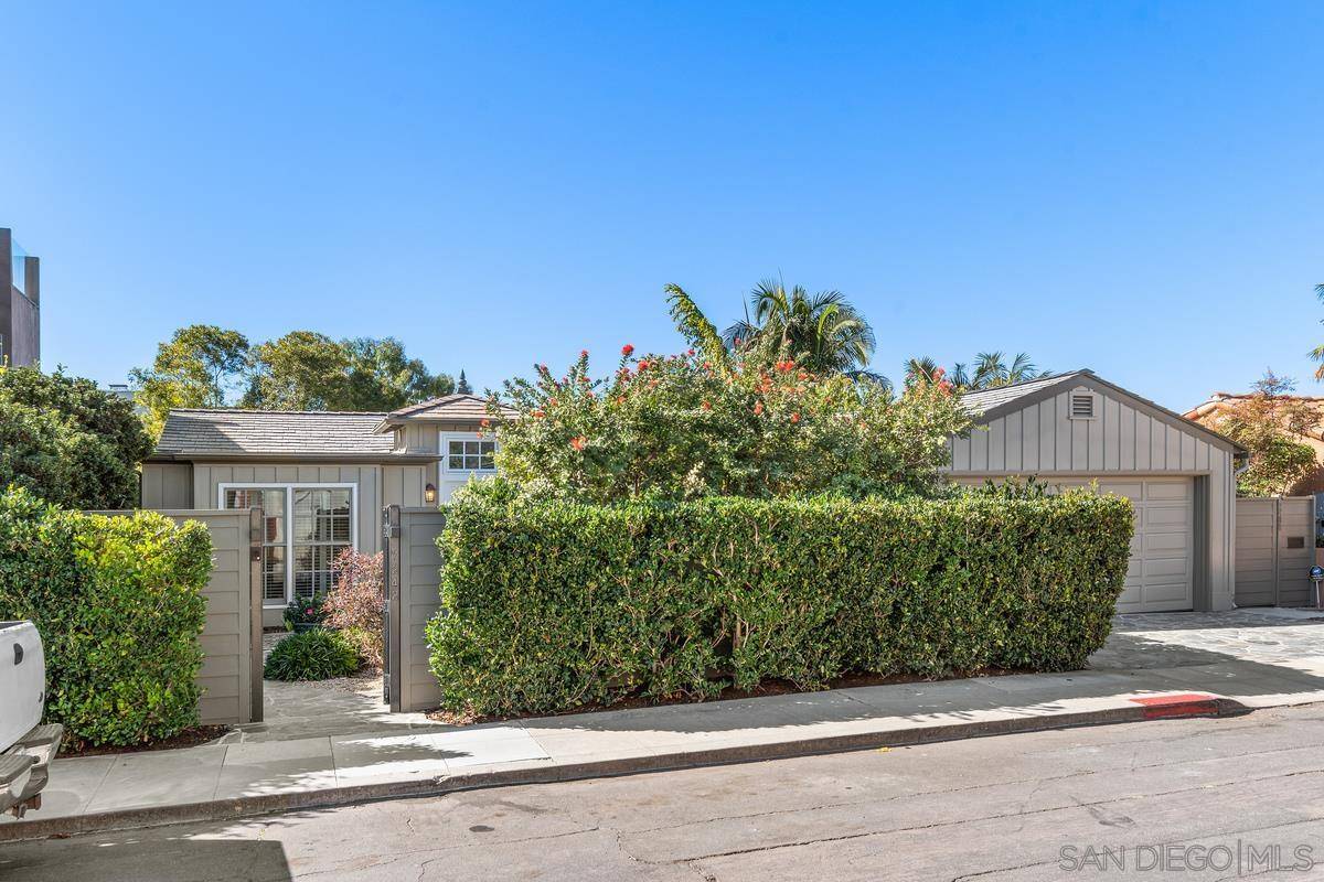 La Jolla, CA 92037,7242 Olivetas Avenue