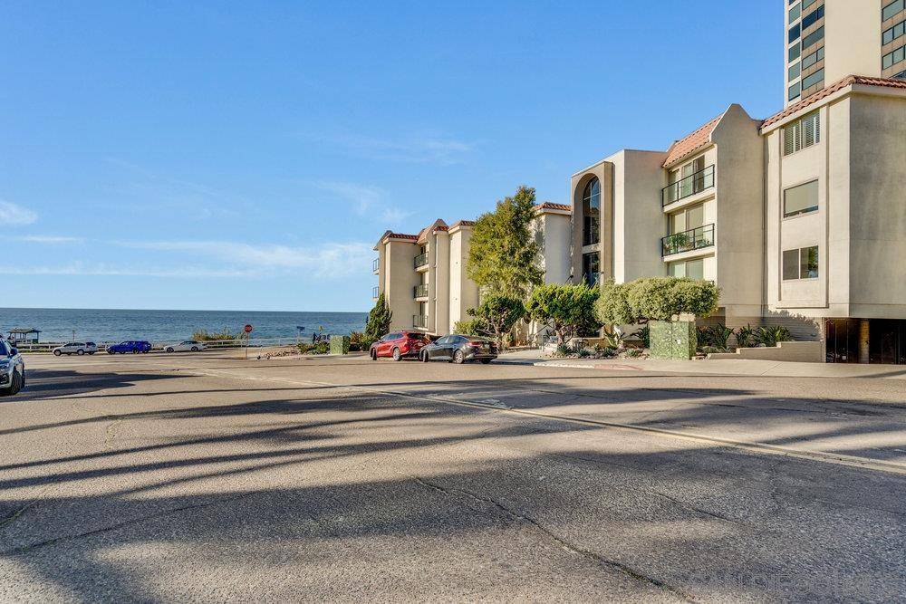 La Jolla, CA 92037,909 Coast Blvd #8