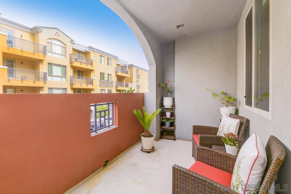 San Diego, CA 92130,3877 Pell Pl #122