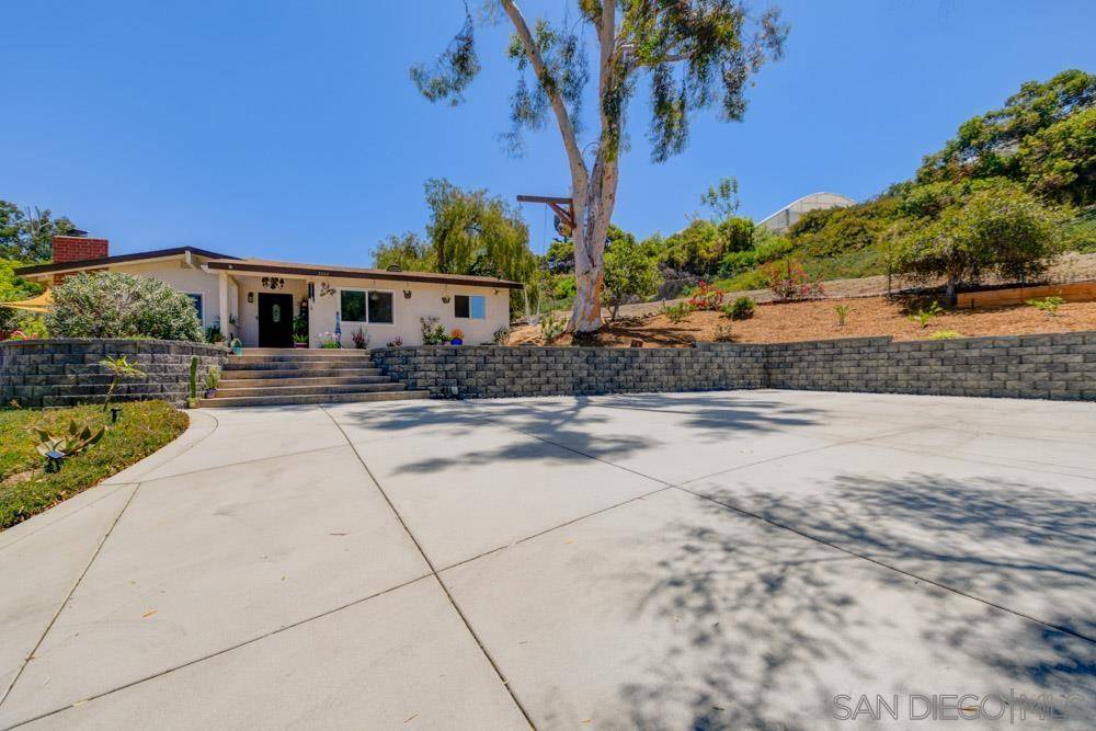 Vista, CA 92084,2202 Bautista Ave.