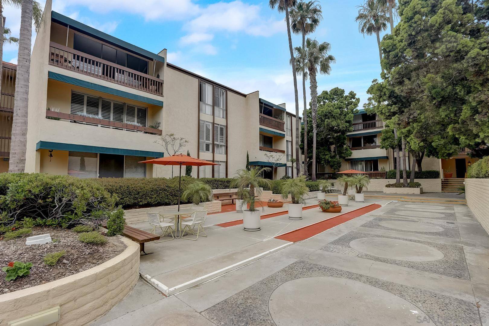 La Jolla, CA 92037,6455 La Jolla Blvd #105