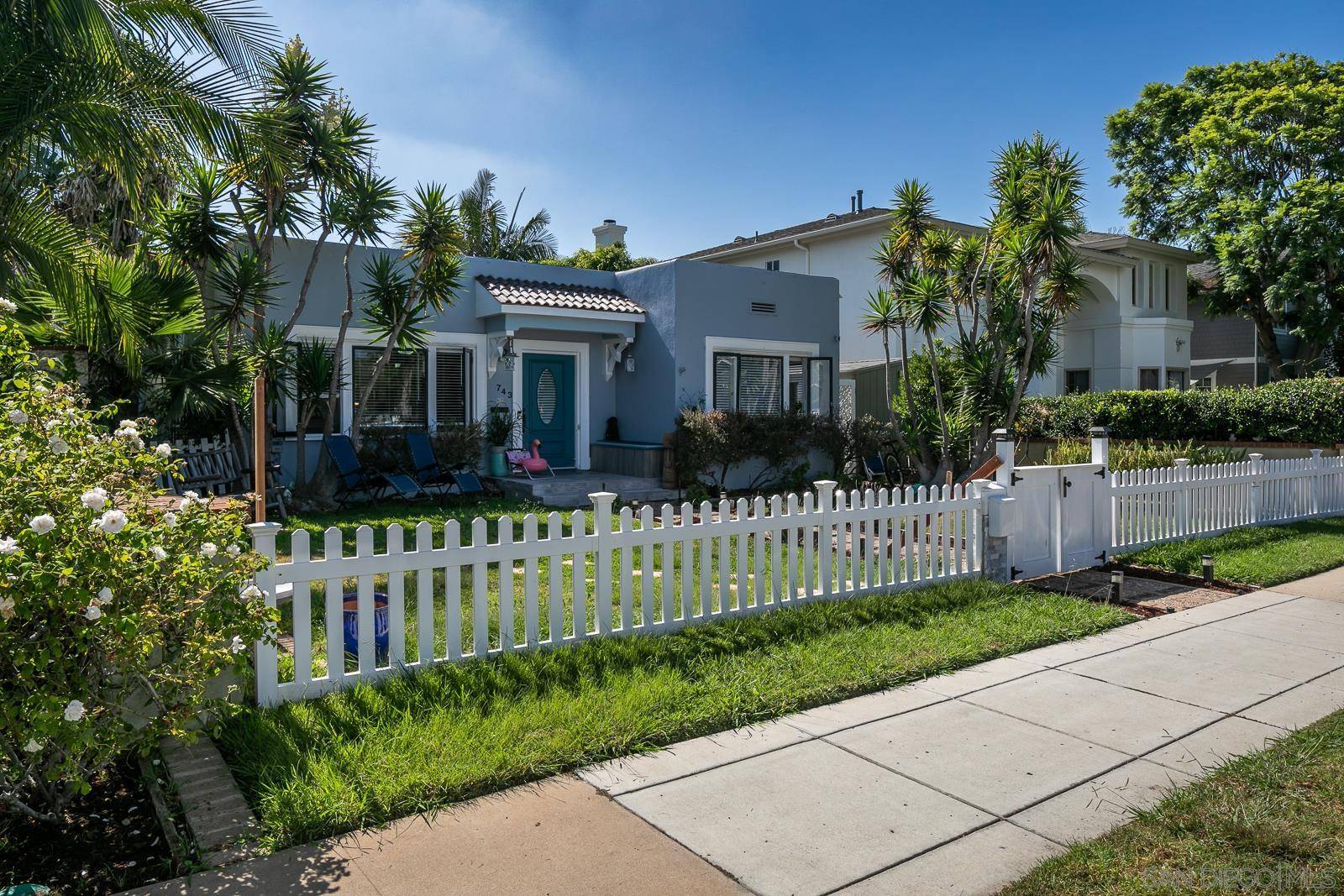 Coronado, CA 92118,743 B Avenue