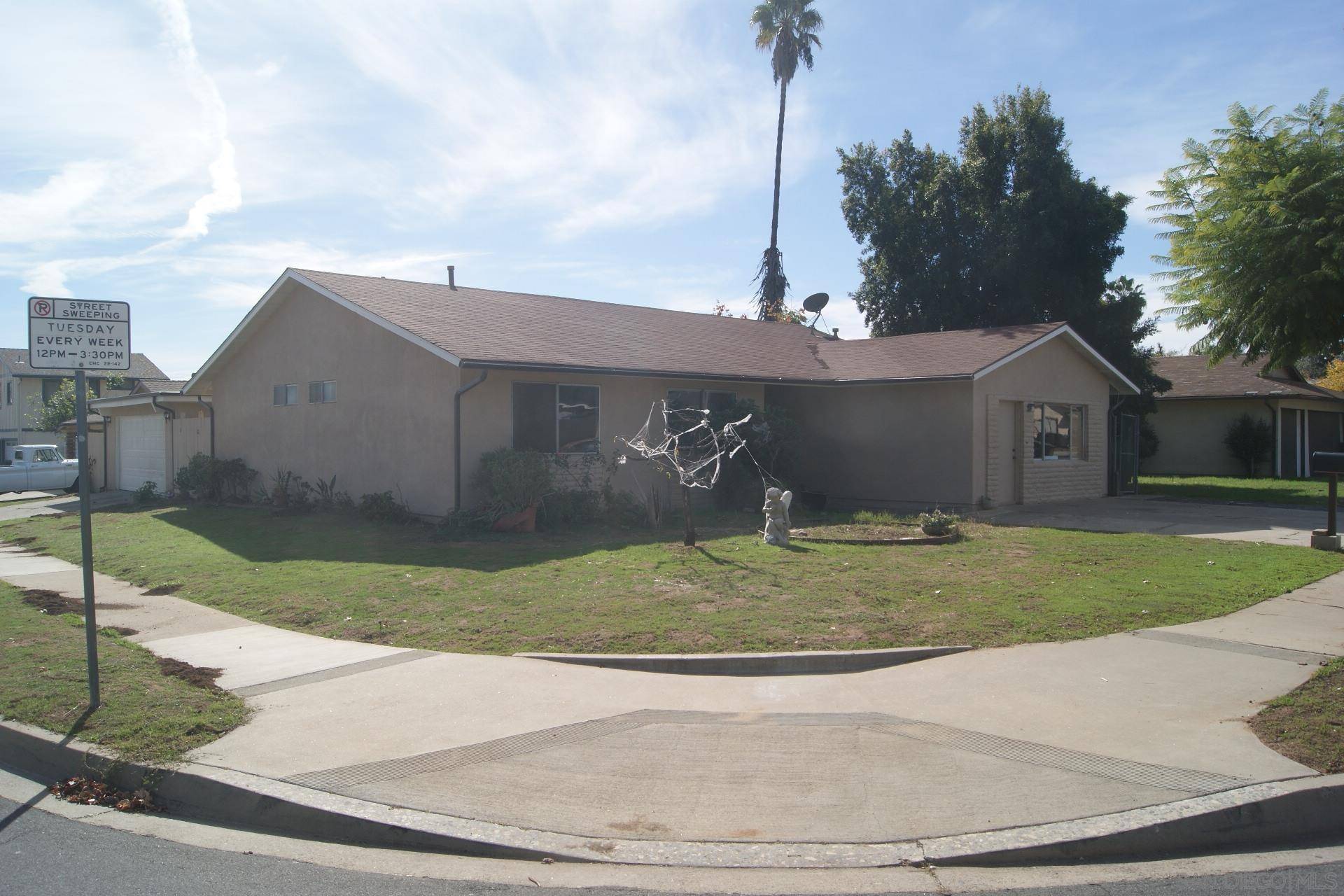 Escondido, CA 92027,1811 Iris Way