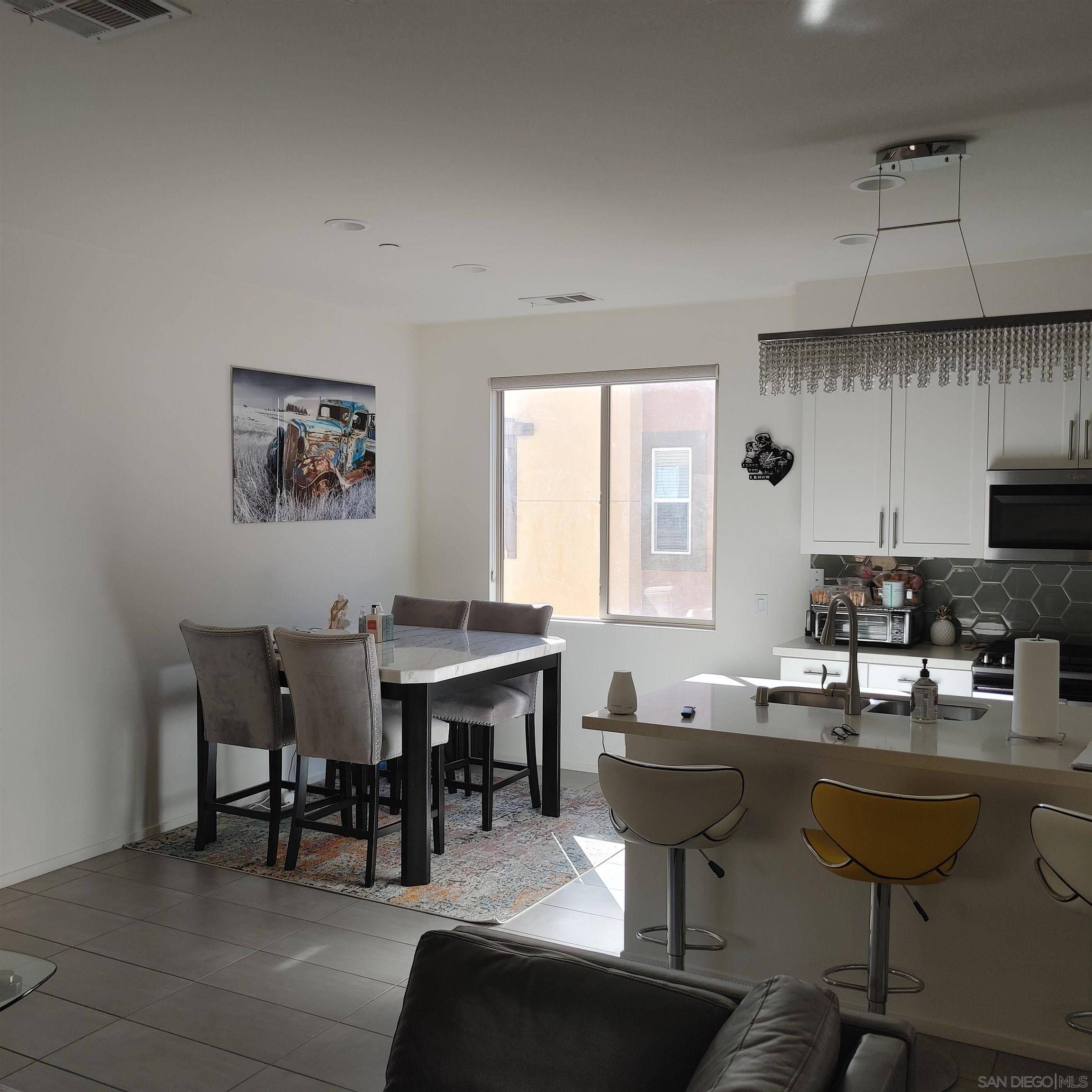 Oceanside, CA 92056,1329 Via Lucero