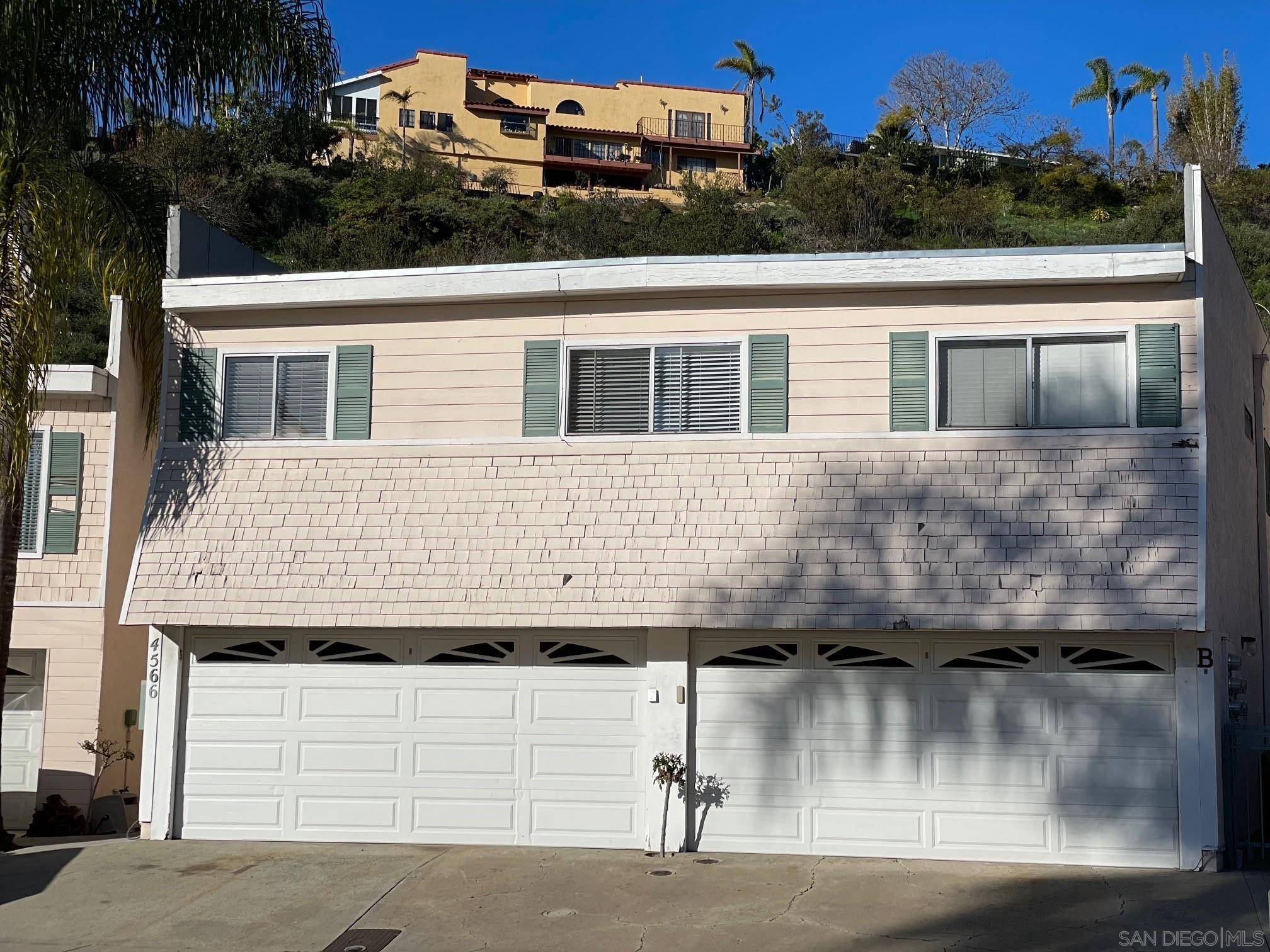 Carlsbad, CA 92008,4566 Cove Dr.