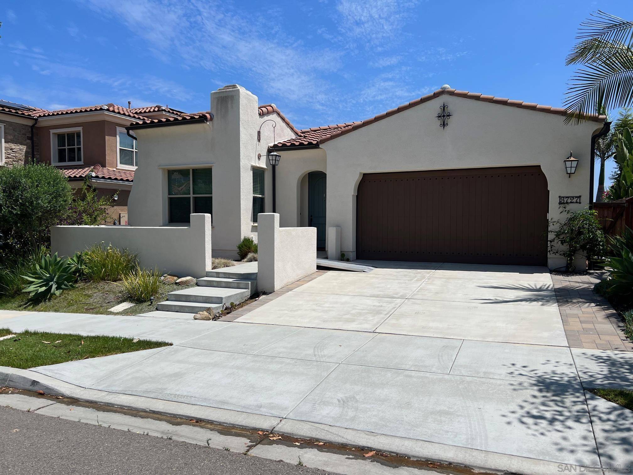 Carlsbad, CA 92010,3727 Mastodon Ct