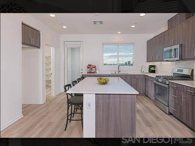 San Diego, CA 92154,5494 Seacliff Pl #59