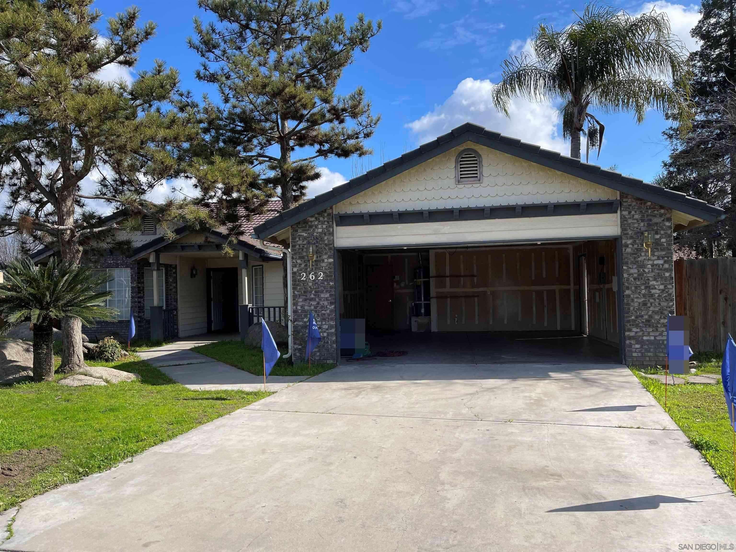 Porterville, CA 93257,262 Silver Maple Place