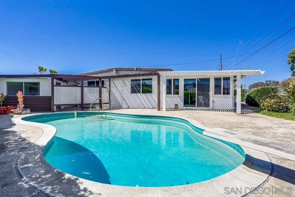 San Diego, CA 92117,4951 Dawne