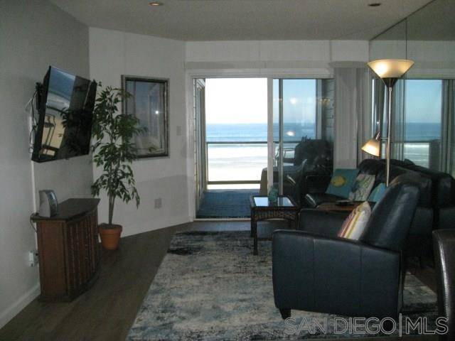 San Diego, CA 92109,3755 Ocean Front Walk