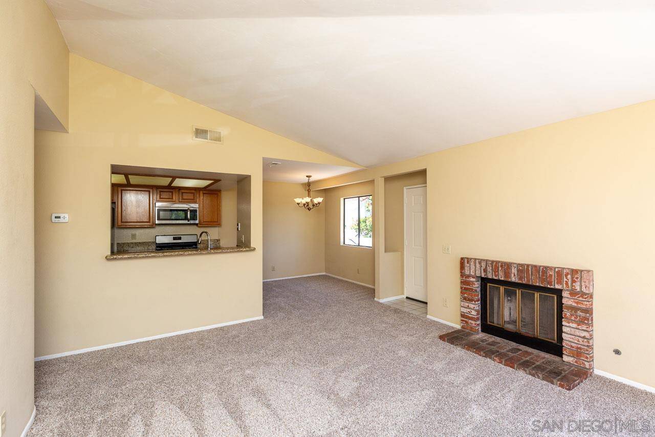 San Diego, CA 92129,9370 Twin Trails Dr #204
