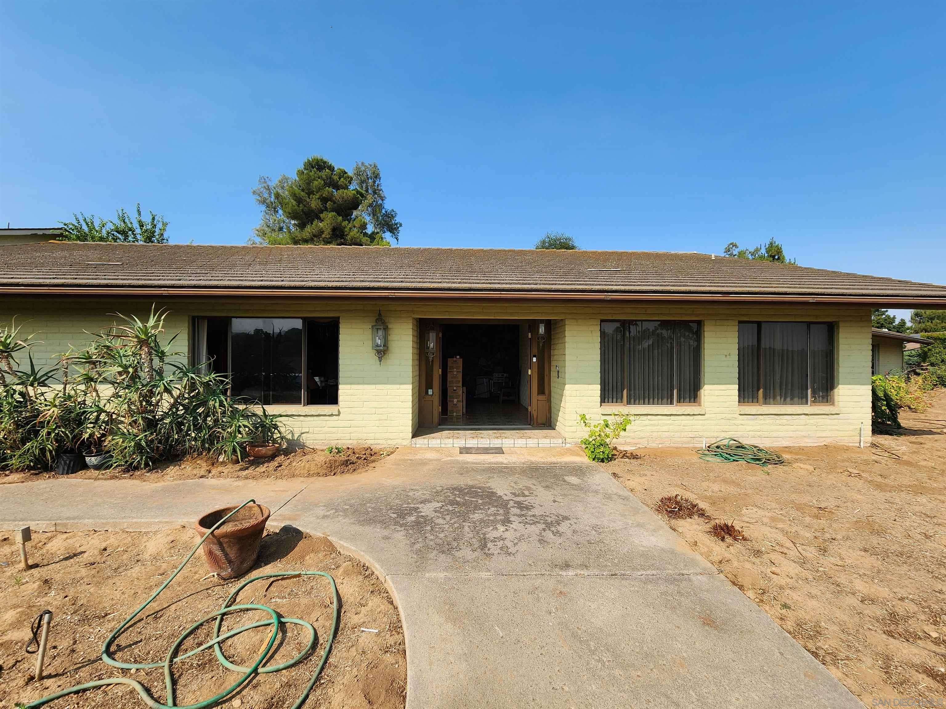 Poway, CA 92064,16220 Del Norte