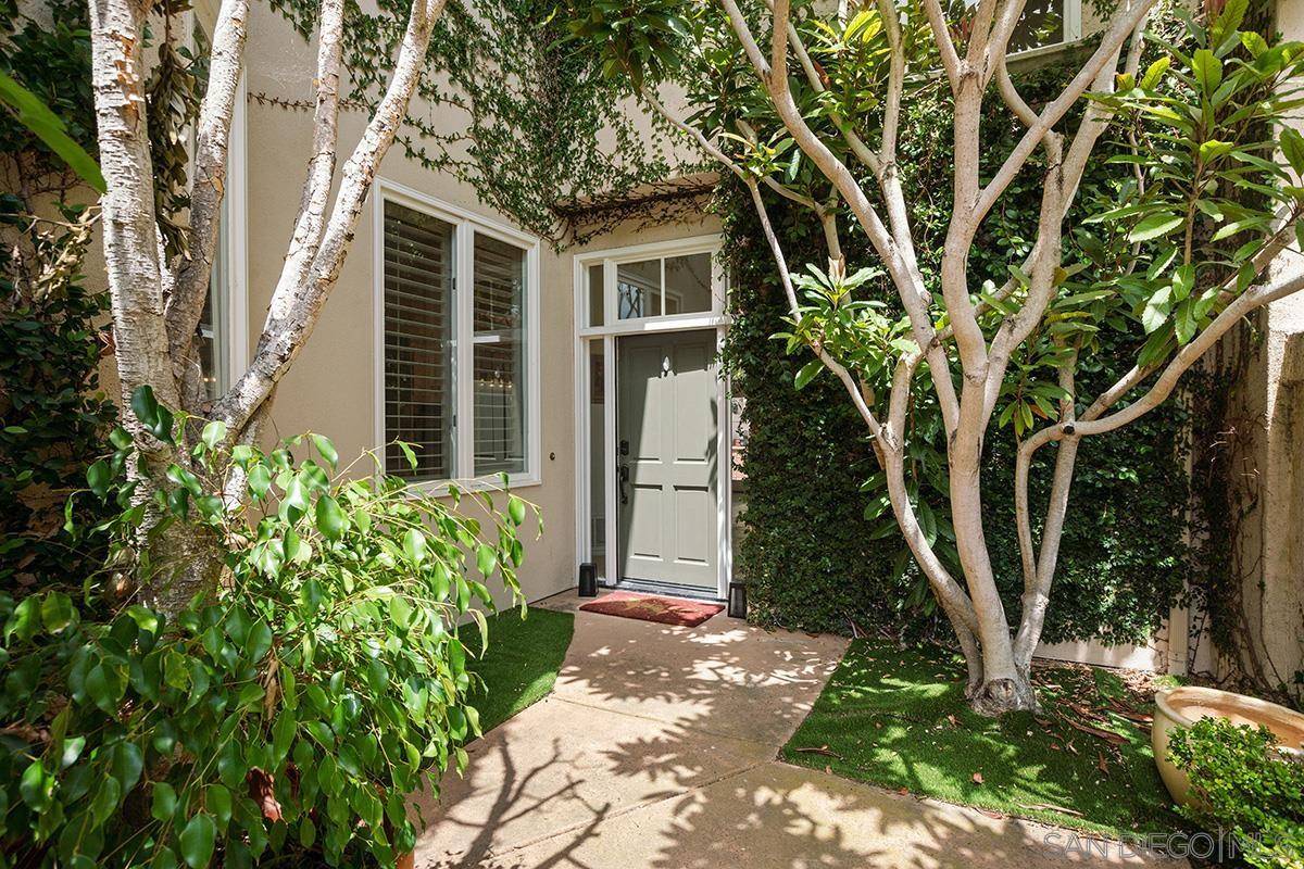 La Jolla, CA 92037,9725 Keeneland Row