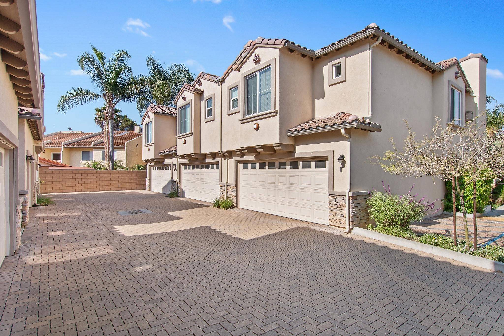 Carlsbad, CA 92009,7507 Jerez Ct #2