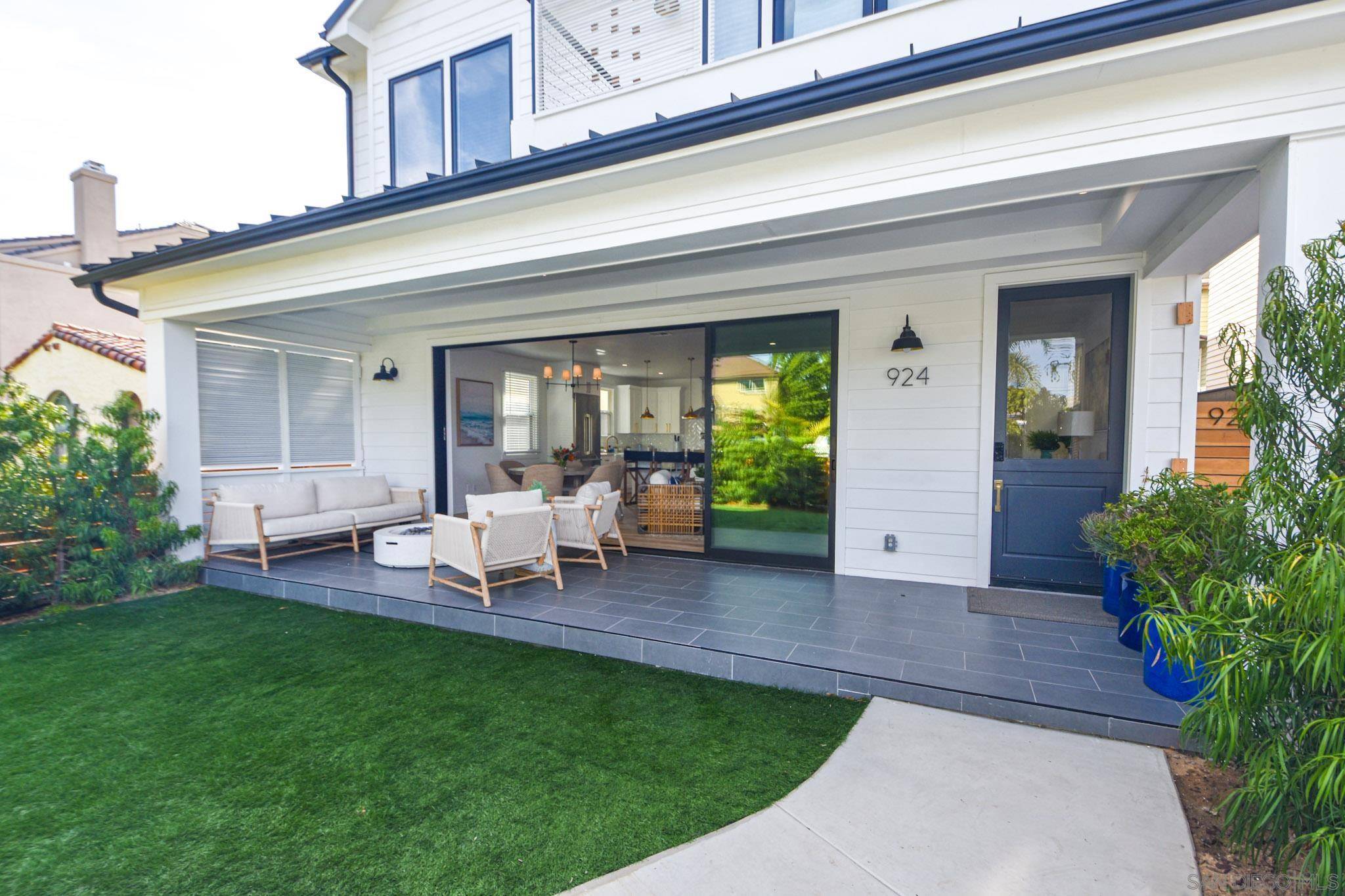 Coronado, CA 92118,924 D Avenue