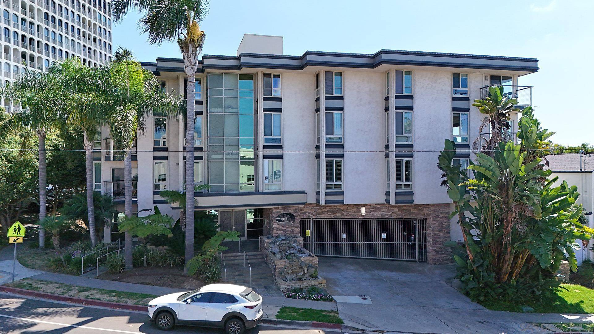 La Jolla, CA 92037,935 Genter St #406