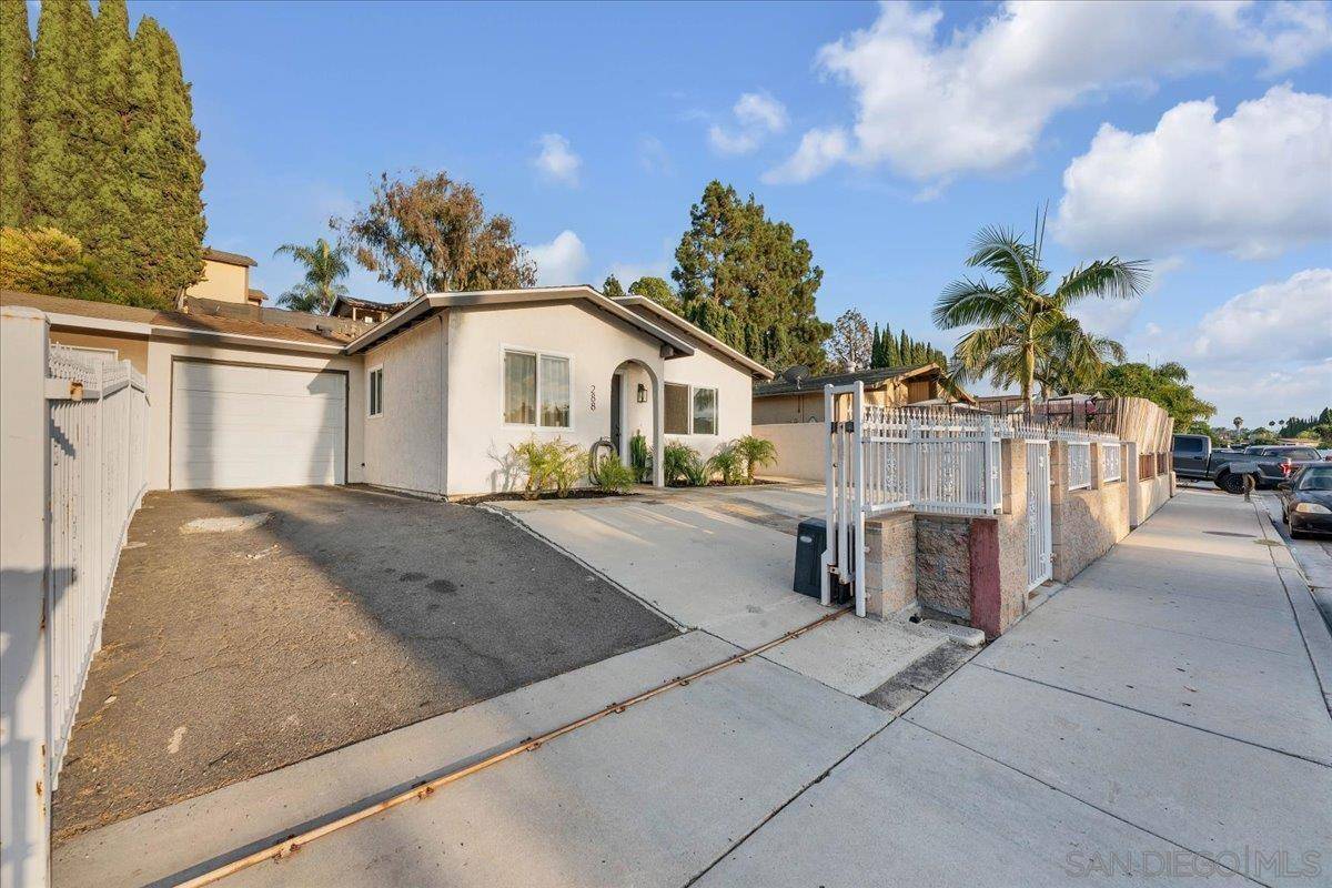 Oceanside, CA 92057,288 Lustrosos St