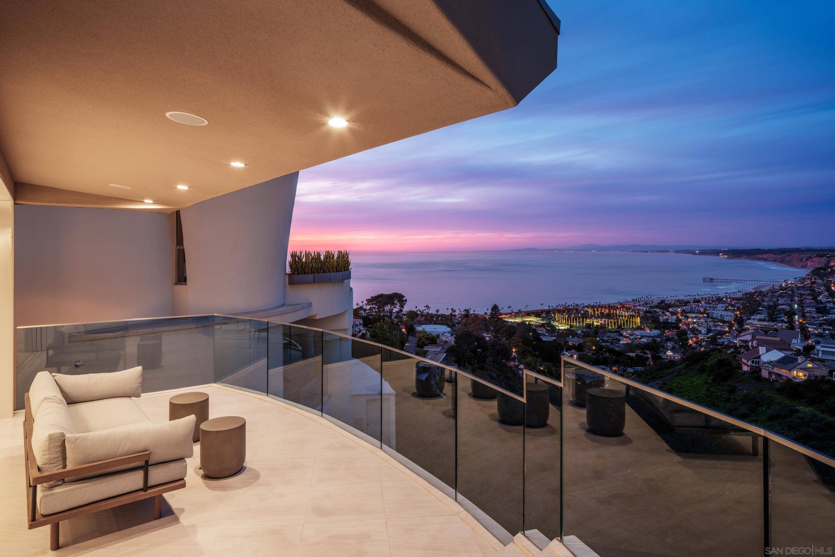 La Jolla, CA 92037,7447 Hillside Dr