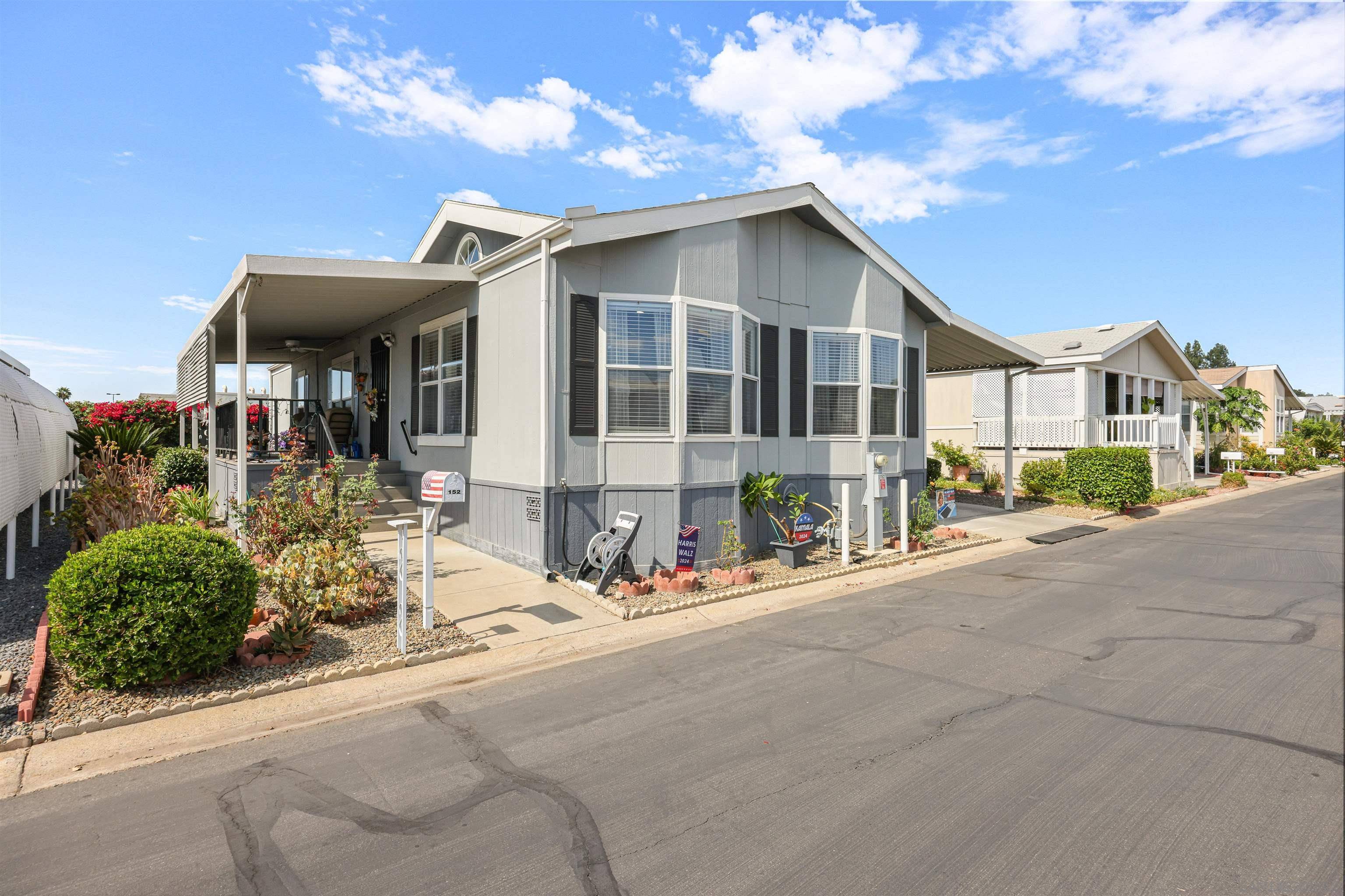 Escondido, CA 92027,2280 E Valley Parkway Space 152