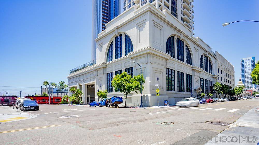 San Diego, CA 92101,700 W E St #1105